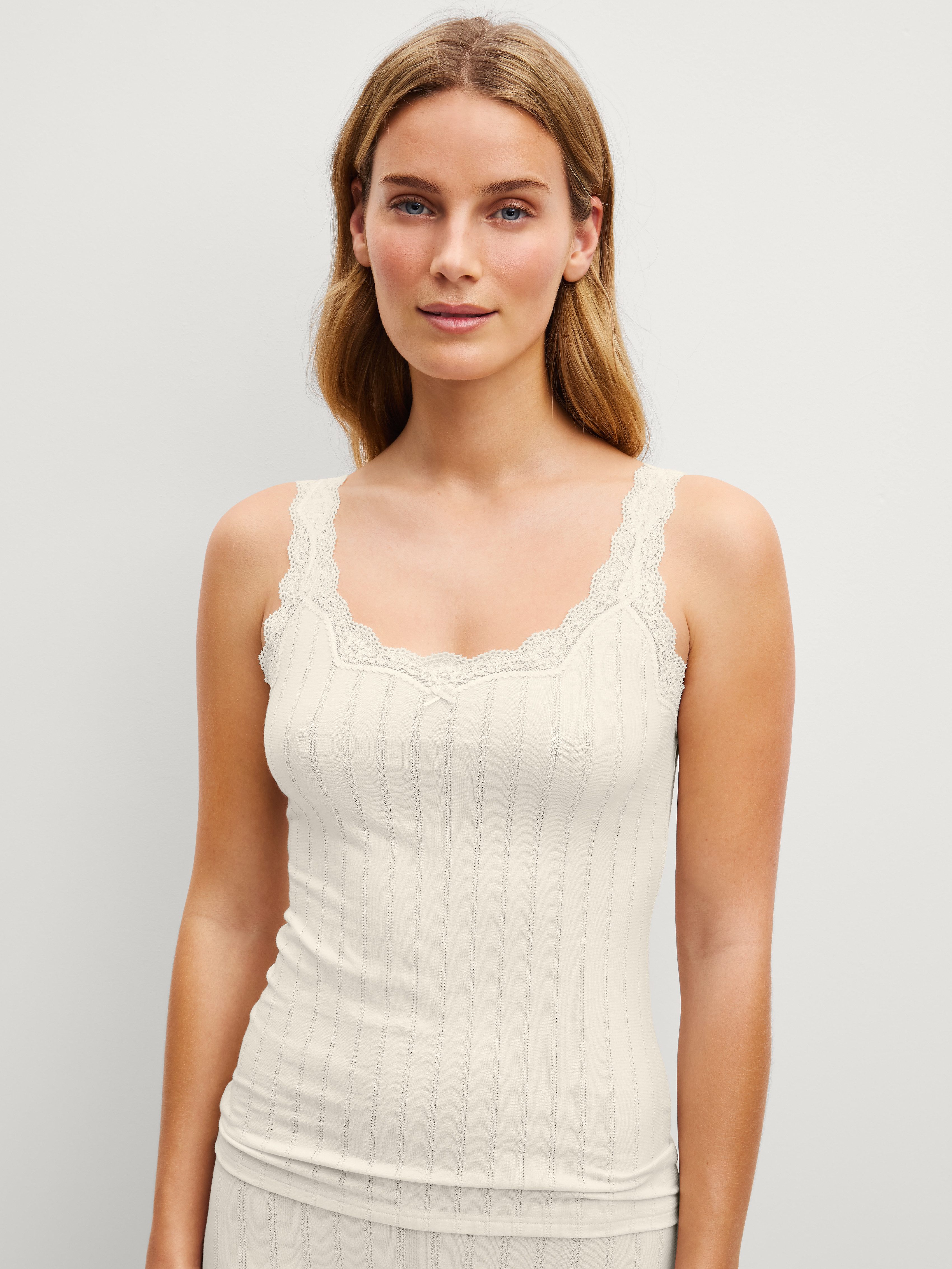 CALIDA Shirttop Etude Toujours zarte Spitze, Nadelstreifen-Design, Cotton-Mix, elastisch