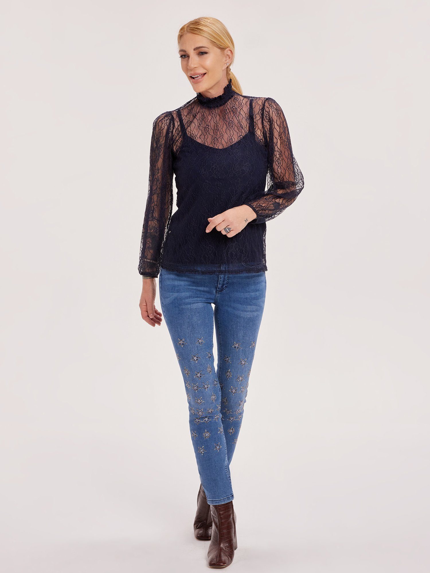 Sarah Kern Skinny-fit-Jeans mit Strasssteinenverzierung