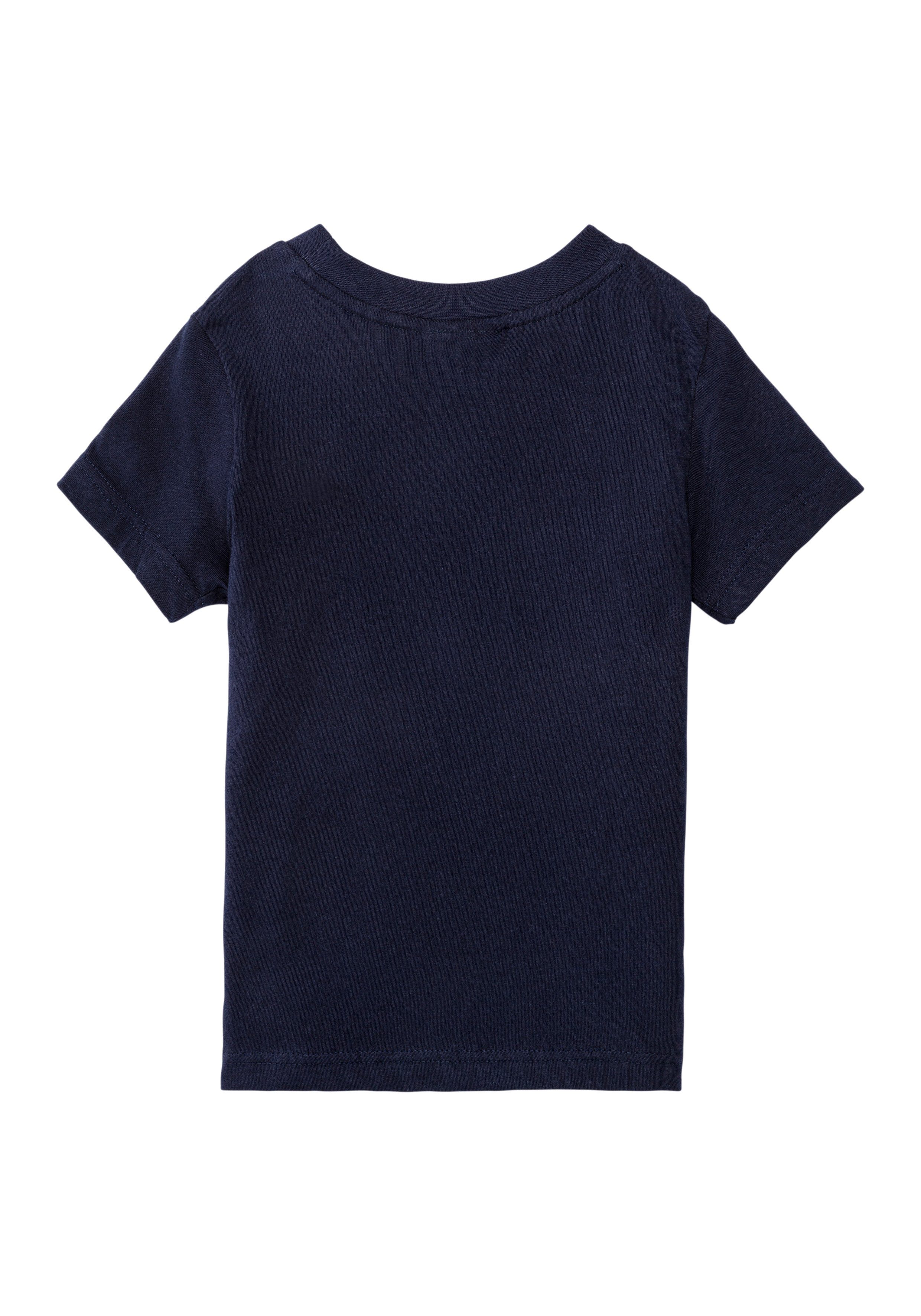 Lacoste-Krokodil BLUE Brusthöhe Lacoste NAVY mit T-Shirt auf