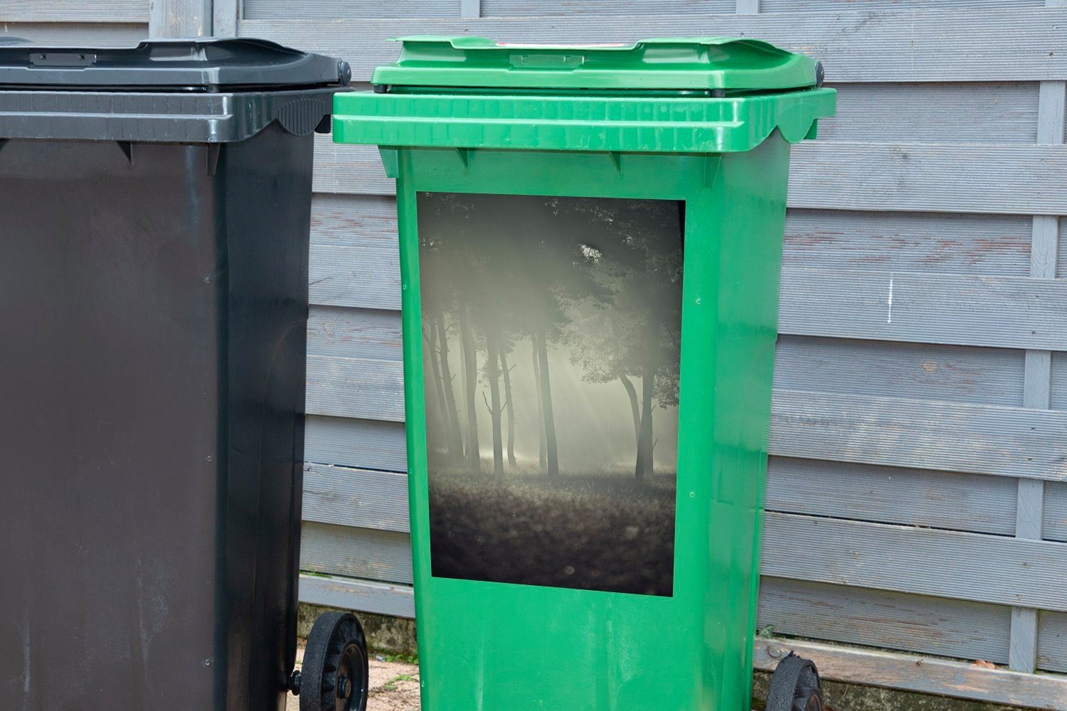 MuchoWow Wandsticker Nebel zwischen den Abfalbehälter Veluwe Sticker, Bäumen Mülltonne, Mülleimer-aufkleber, in Nationalpark St), im (1 Container, Hoge Gelderland De