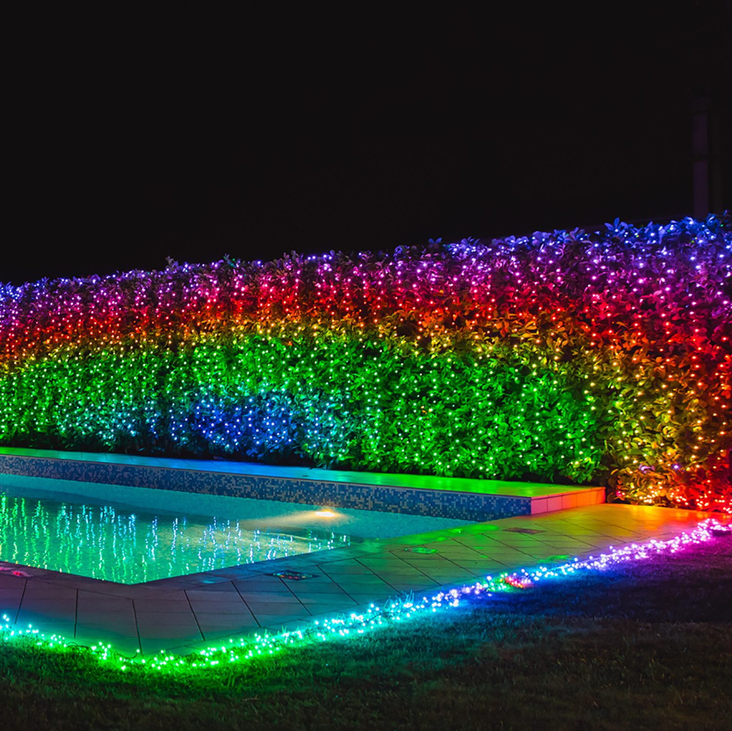 Lights4fun LED-Lichtervorhang Twinkly 2,1m smarter Lichtervorhang Bunt und Weiß Edition mit 210 LEDs