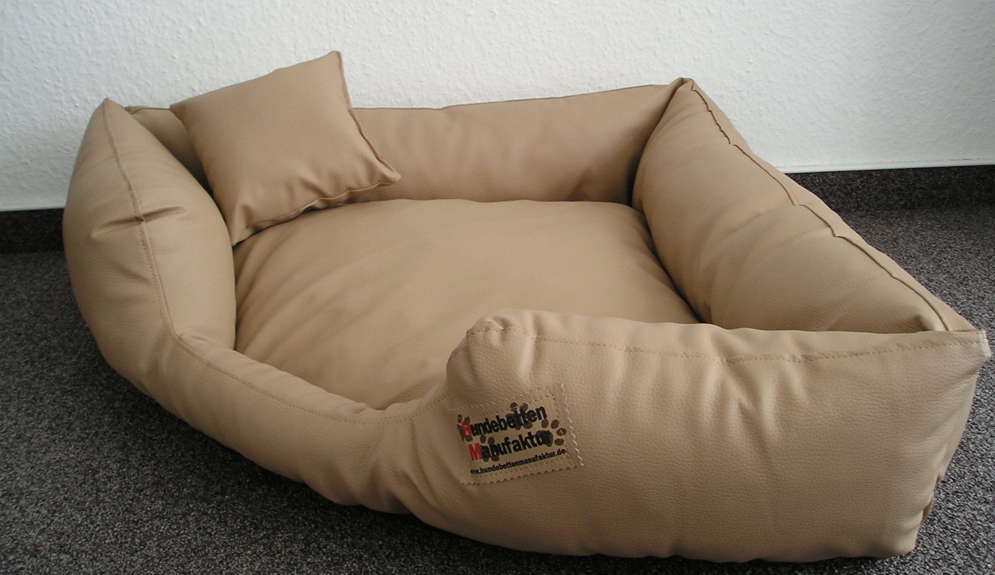 Hundebettenmanufaktur Hundekorb Hundebett Eckbett Kunstleder Canto günstig online kaufen