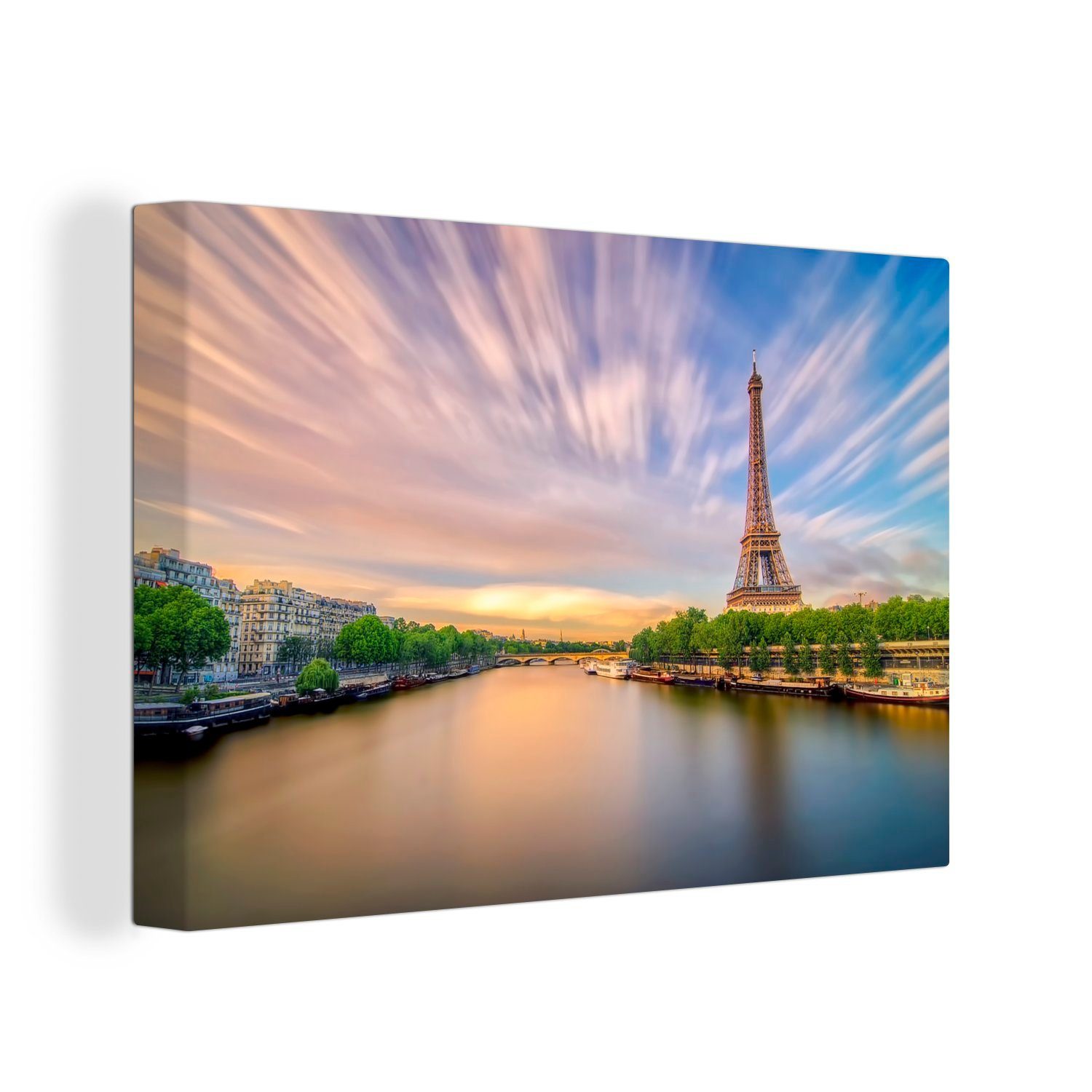 OneMillionCanvasses® Leinwandbild Farbenprächtige Wolken und der Eiffelturm in der Ferne, (1 St), Wandbild Leinwandbilder, Aufhängefertig, Wanddeko, 30x20 cm