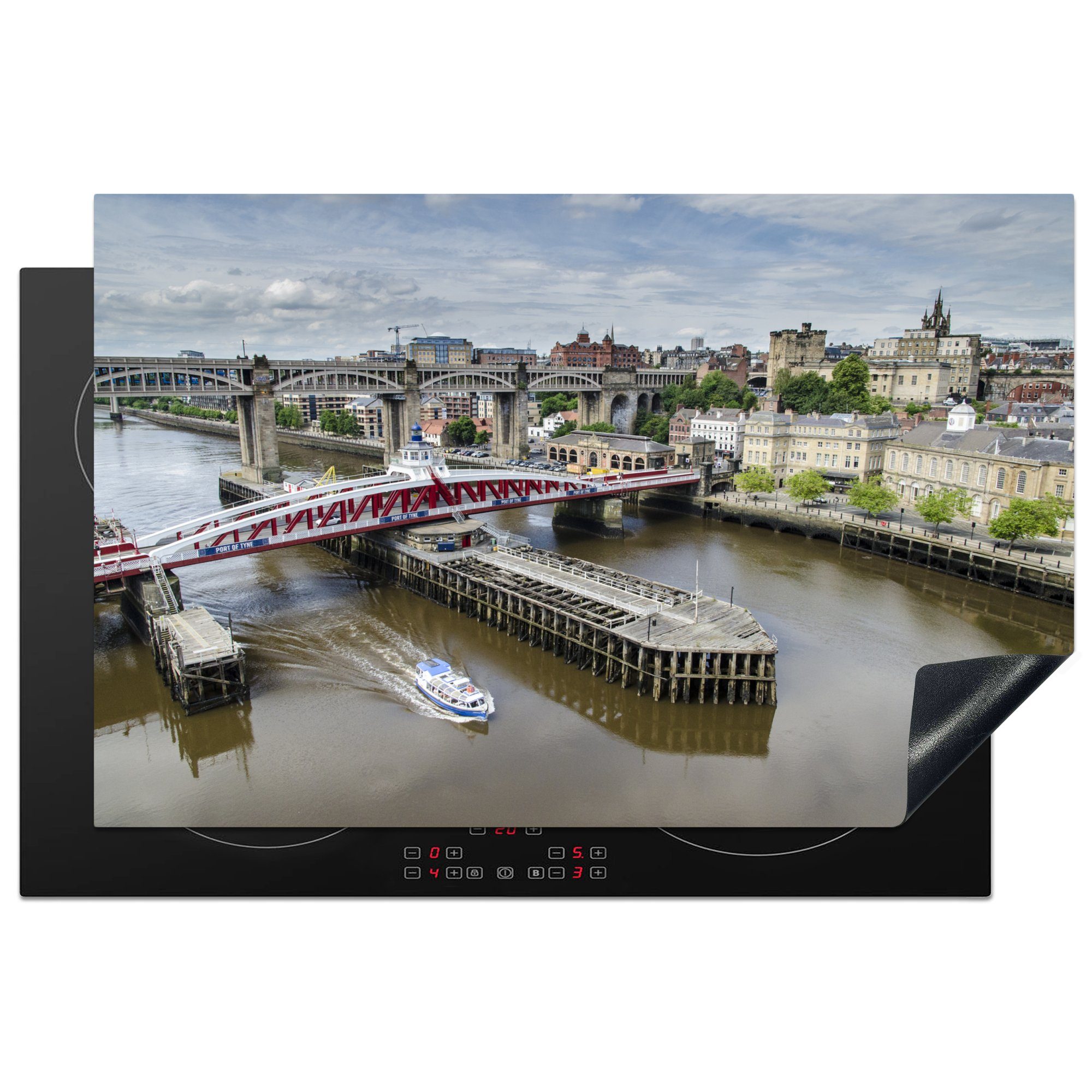 MuchoWow Herdblende-/Abdeckplatte Eine Luftaufnahme mehrerer Brücken in Newcastle-upon-Tyne, Vinyl, (1 tlg), 81x52 cm, Induktionskochfeld Schutz für die küche, Ceranfeldabdeckung