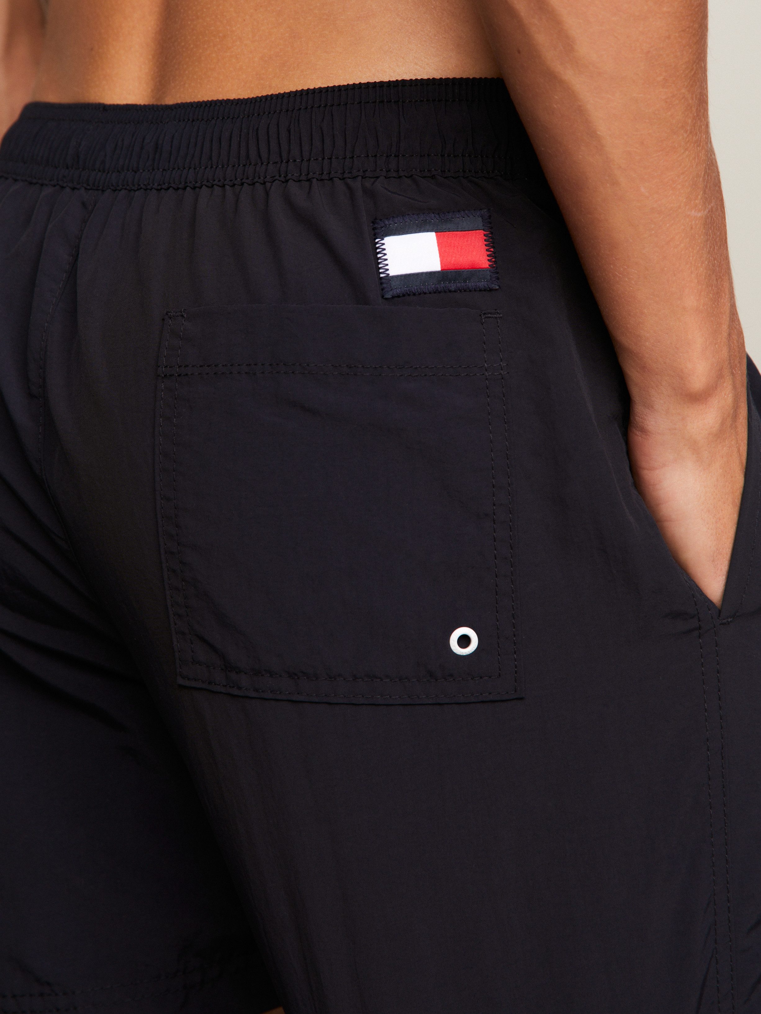 Tommy Hilfiger Swimwear Badeshorts SF MEDIUM DRAWSTRING mit Tommy Hilfiger Markenlabel