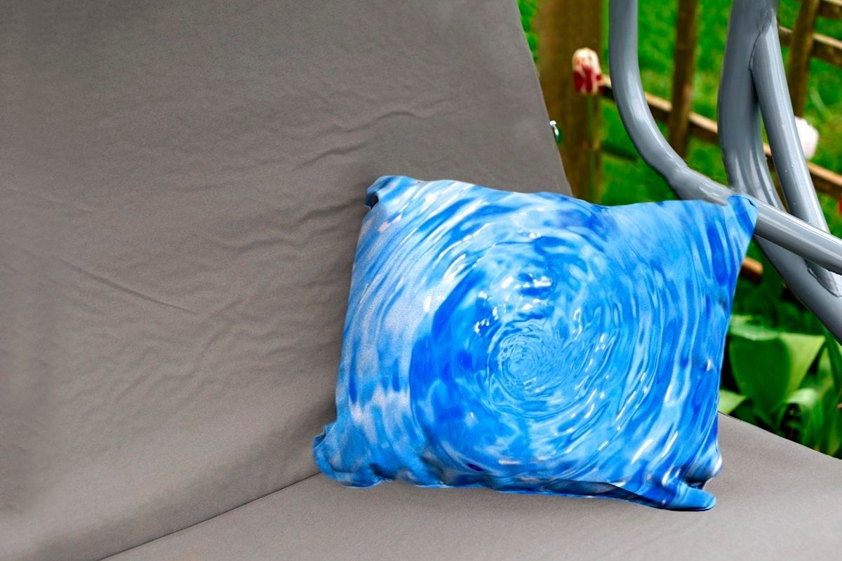 Blick Dekokissenbezug, oben, blauen Wasser Dekokissen MuchoWow Strudel Polyester, auf Kissenhülle von im Outdoor-Dekorationskissen, einen