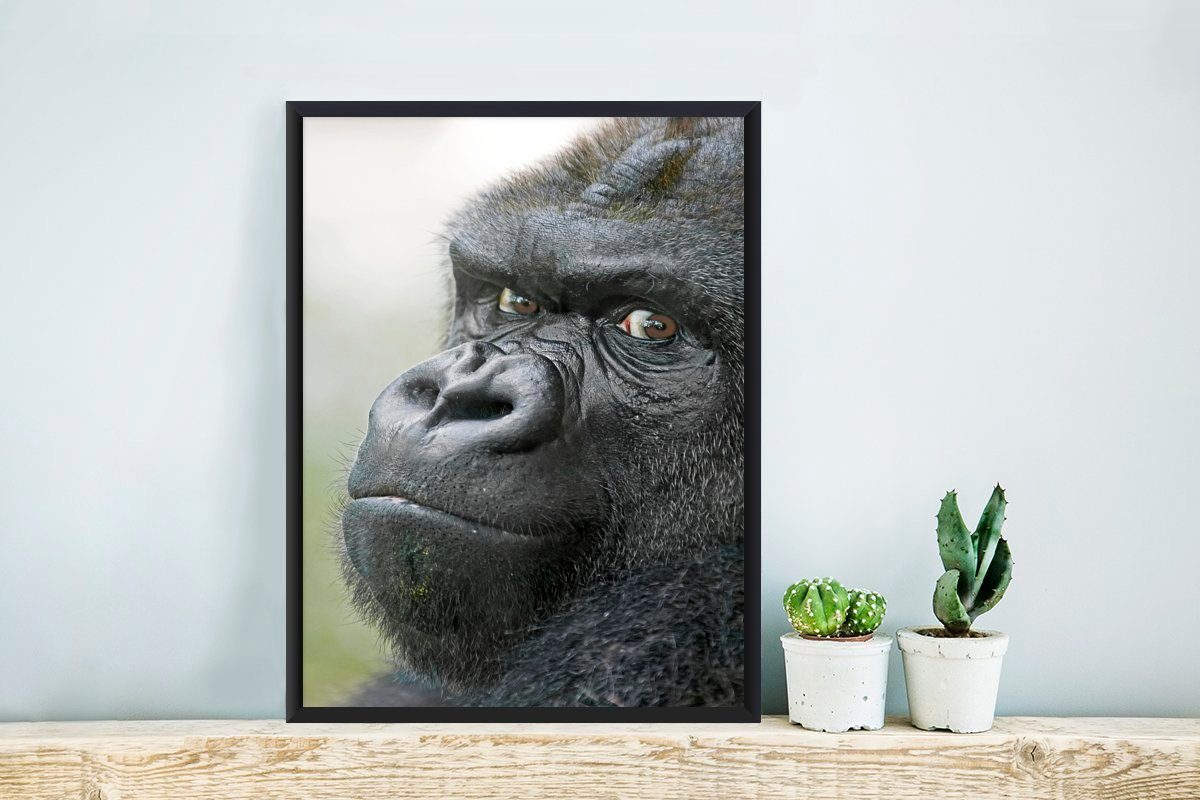 Gorilla, Gerahmtes Bilderrahmen Wanddeko, St), erstaunlicher Poster, Ein Wandposter, Bilder, Poster Schwarzem (1 MuchoWow