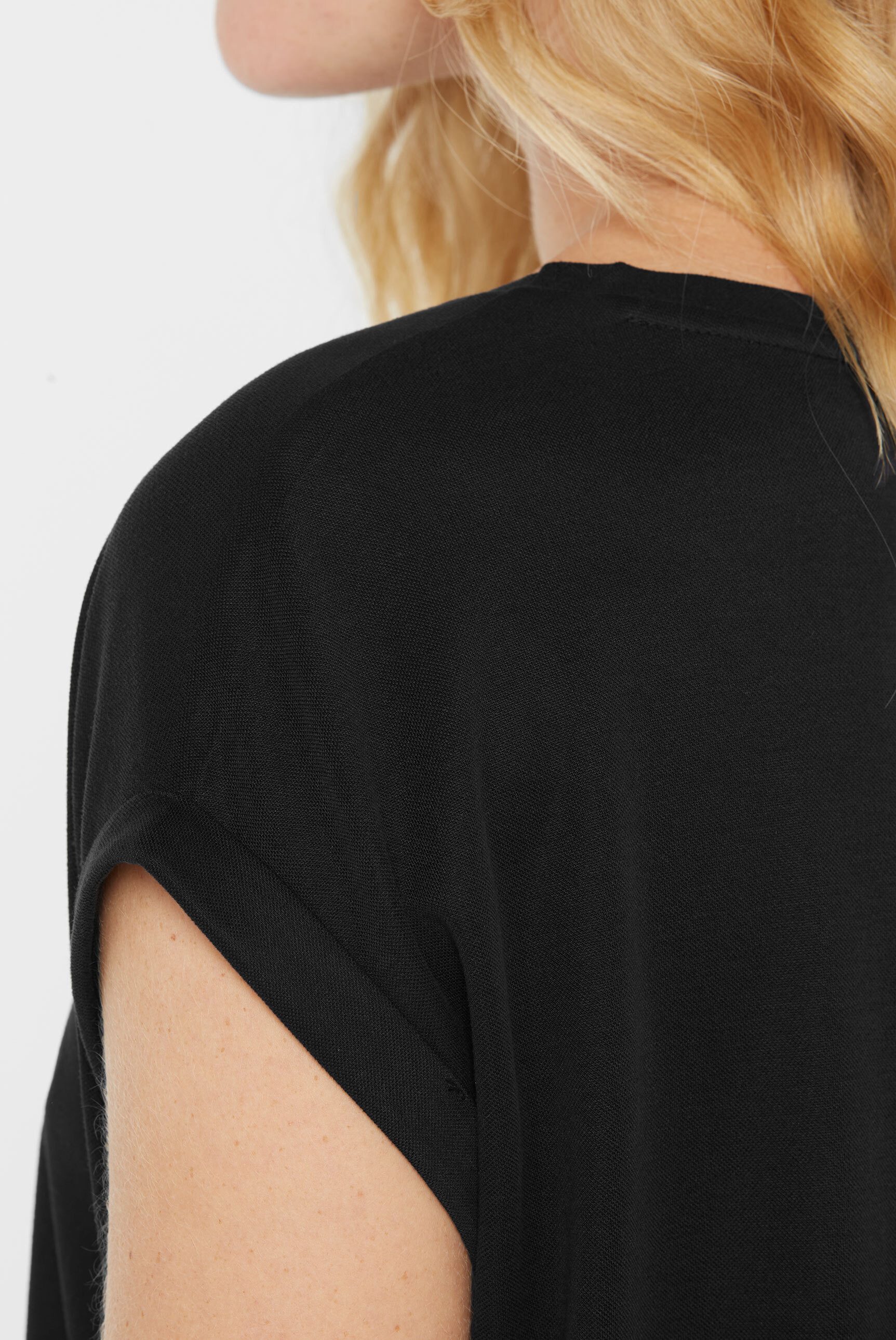SENSES.THE LABEL Rundhalsshirt mit überschnittenen Schultern