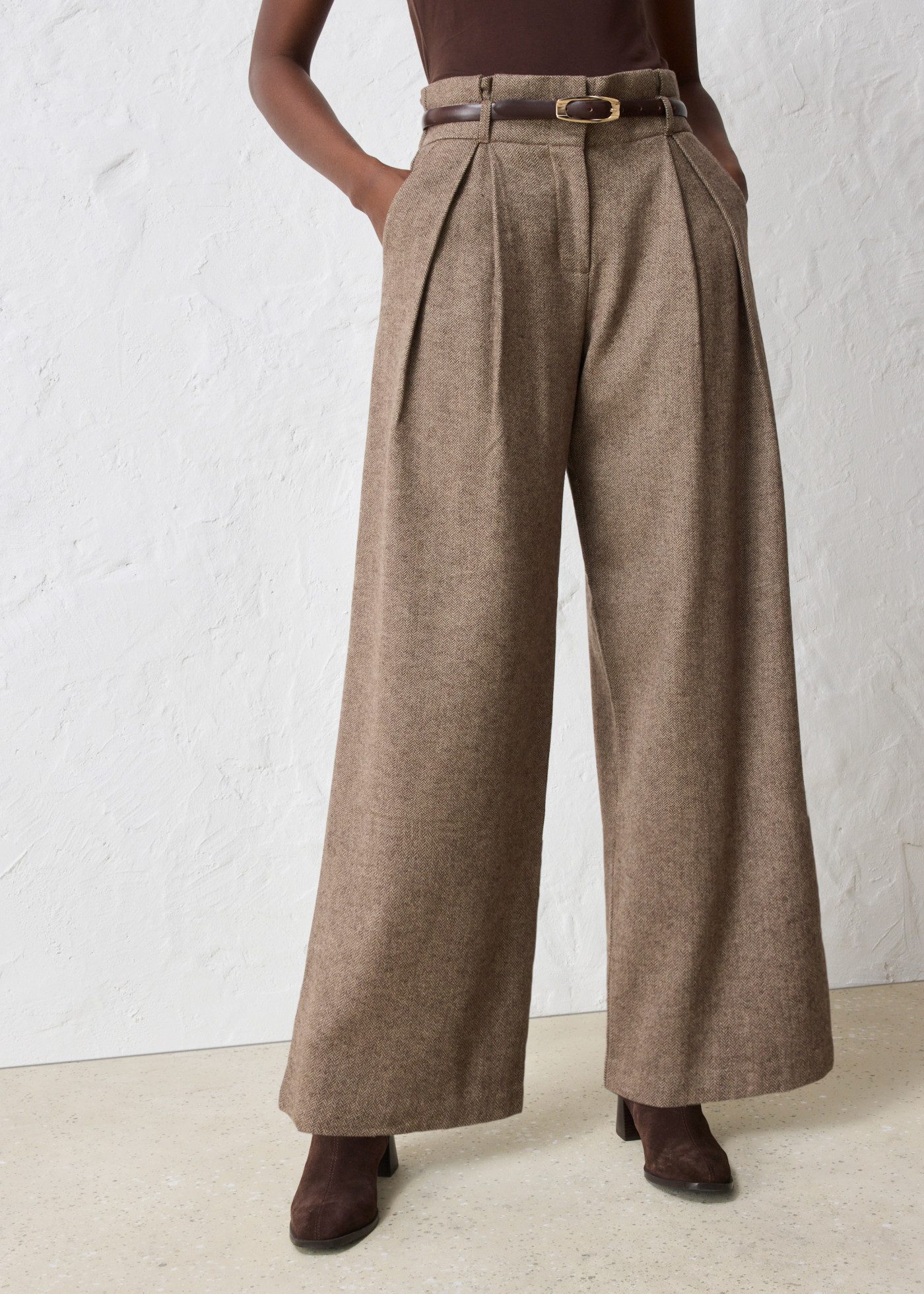 bonprix Bundfaltenhose mit Wollanteil, weiche, weite Ausführung, Loose Fit, eleganter Stil