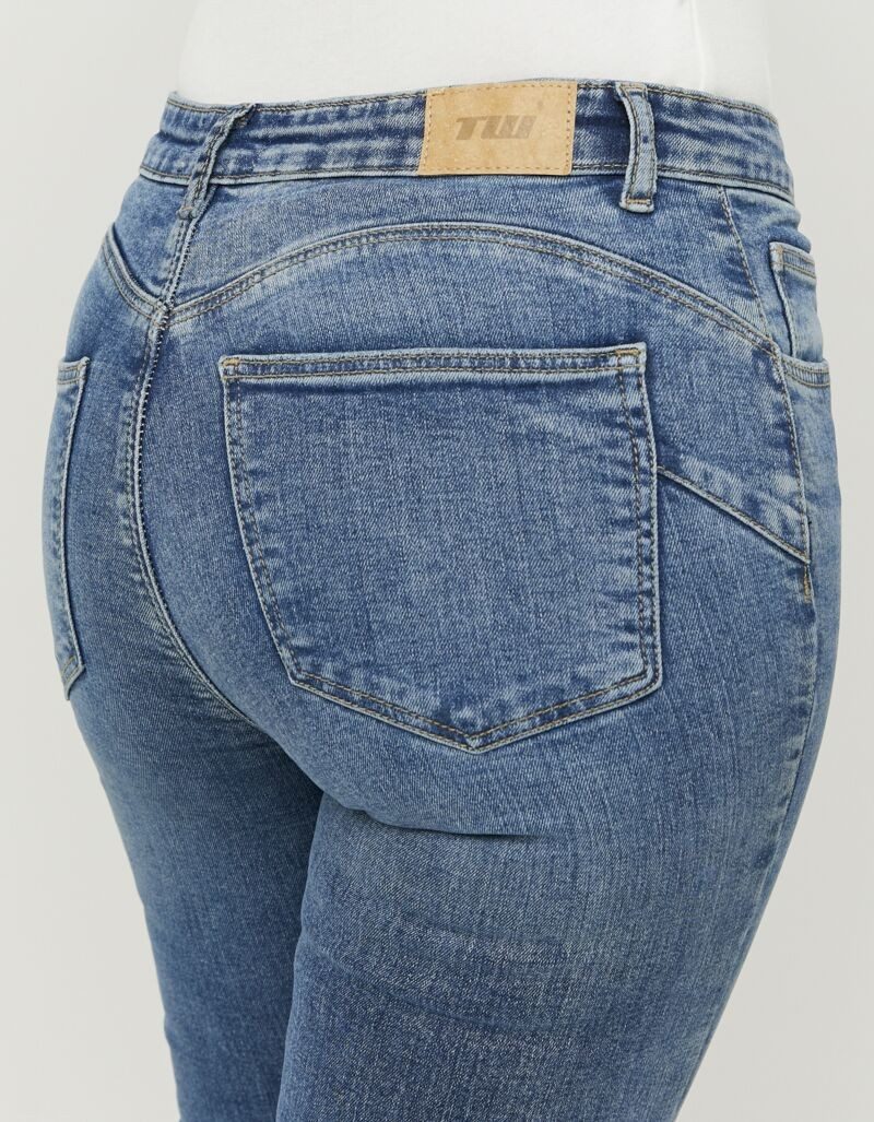 Tally Weijl Bootcut-Jeans SPADEELETRA2 Baumwollmischung, Mid Waist mit Flare Beinverlauf und Push up Effekt