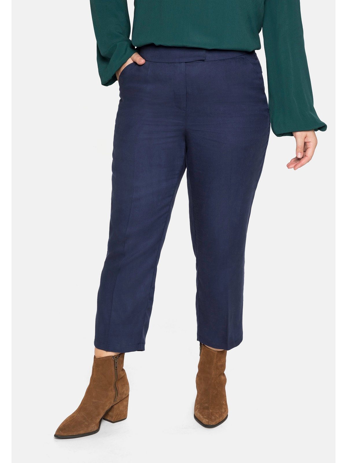 Sheego Bügelfaltenhose Große Größen in 7/8-Länge mit elastischem Einsatz hinten. Reduzierter Preis € 33,00. Unverbindliche Preisempfehlung € 95,00