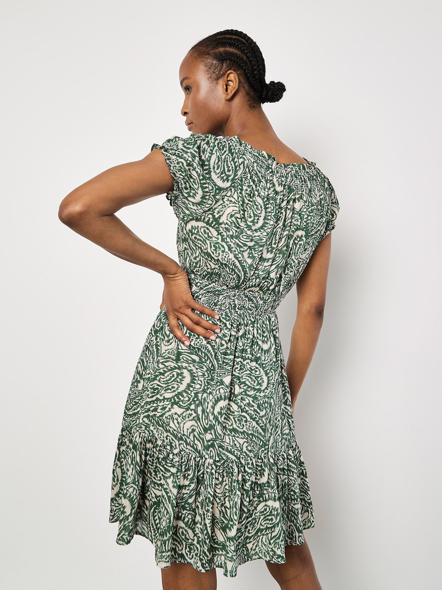 Apricot Minikleid Paisley-Milchmädchen-Minikleid mit Smokdetails – Bild 4 von 4