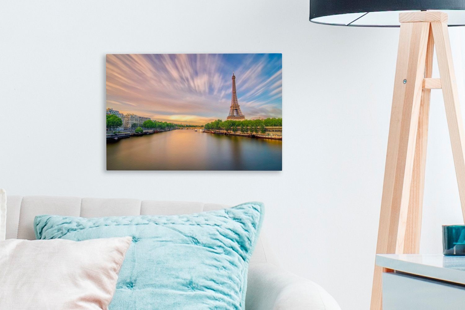 und Leinwandbilder, Ferne, Aufhängefertig, St), der Wolken Wandbild (1 30x20 Leinwandbild Farbenprächtige Eiffelturm Wanddeko, in OneMillionCanvasses® cm der