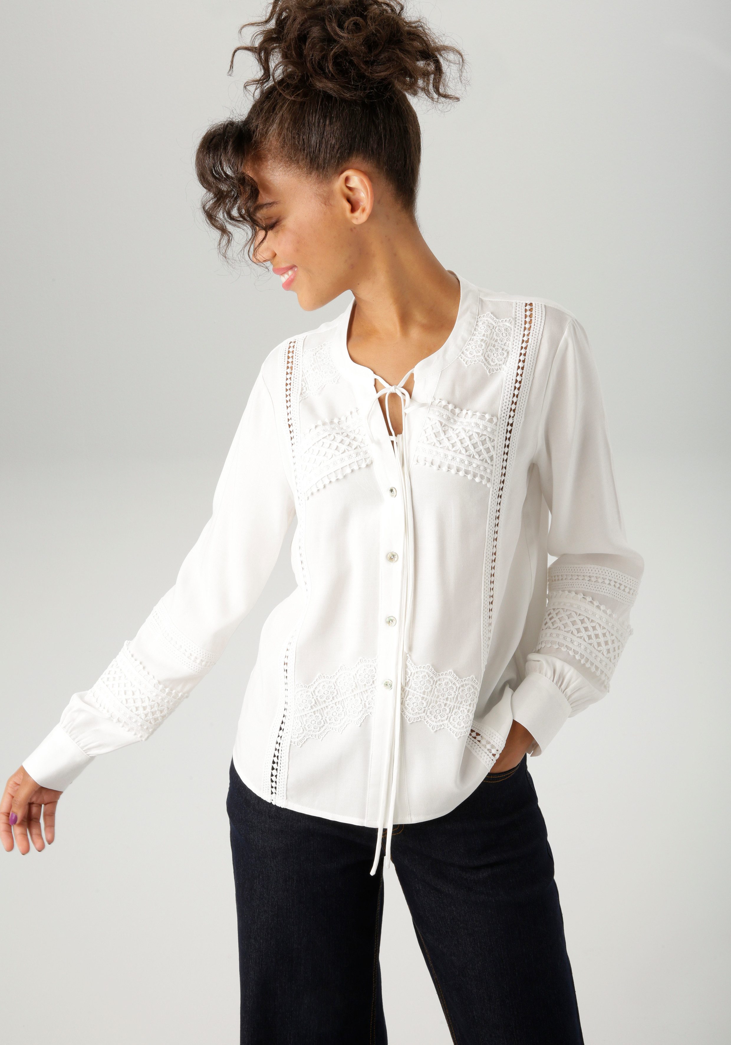 Aniston CASUAL Hemdbluse aufwändig mit verschiedenen Spitzen verziert günstig online kaufen