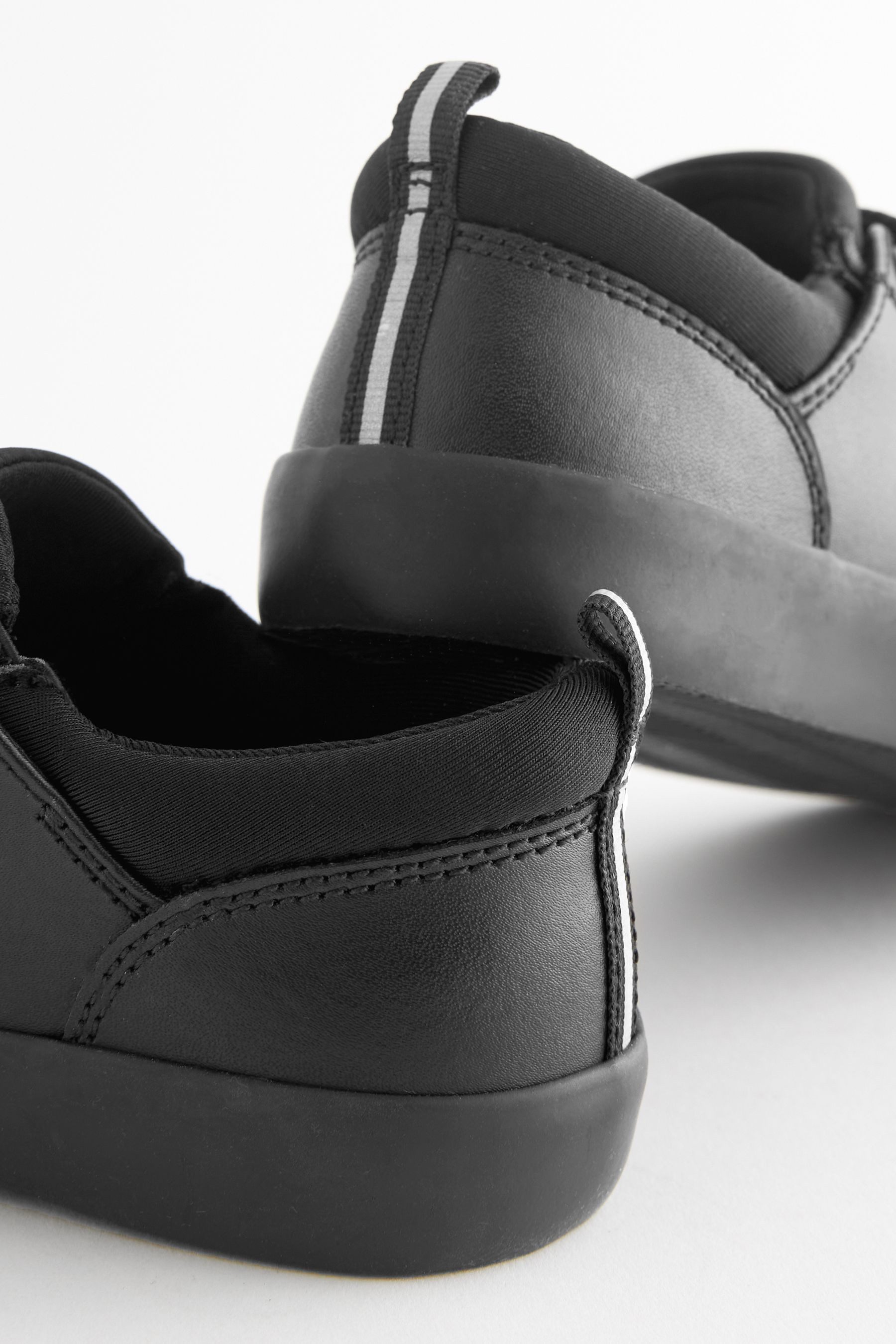 Next Lederschuhe mit 3 Klettverschlussriemen Klettschuh (1-tlg)