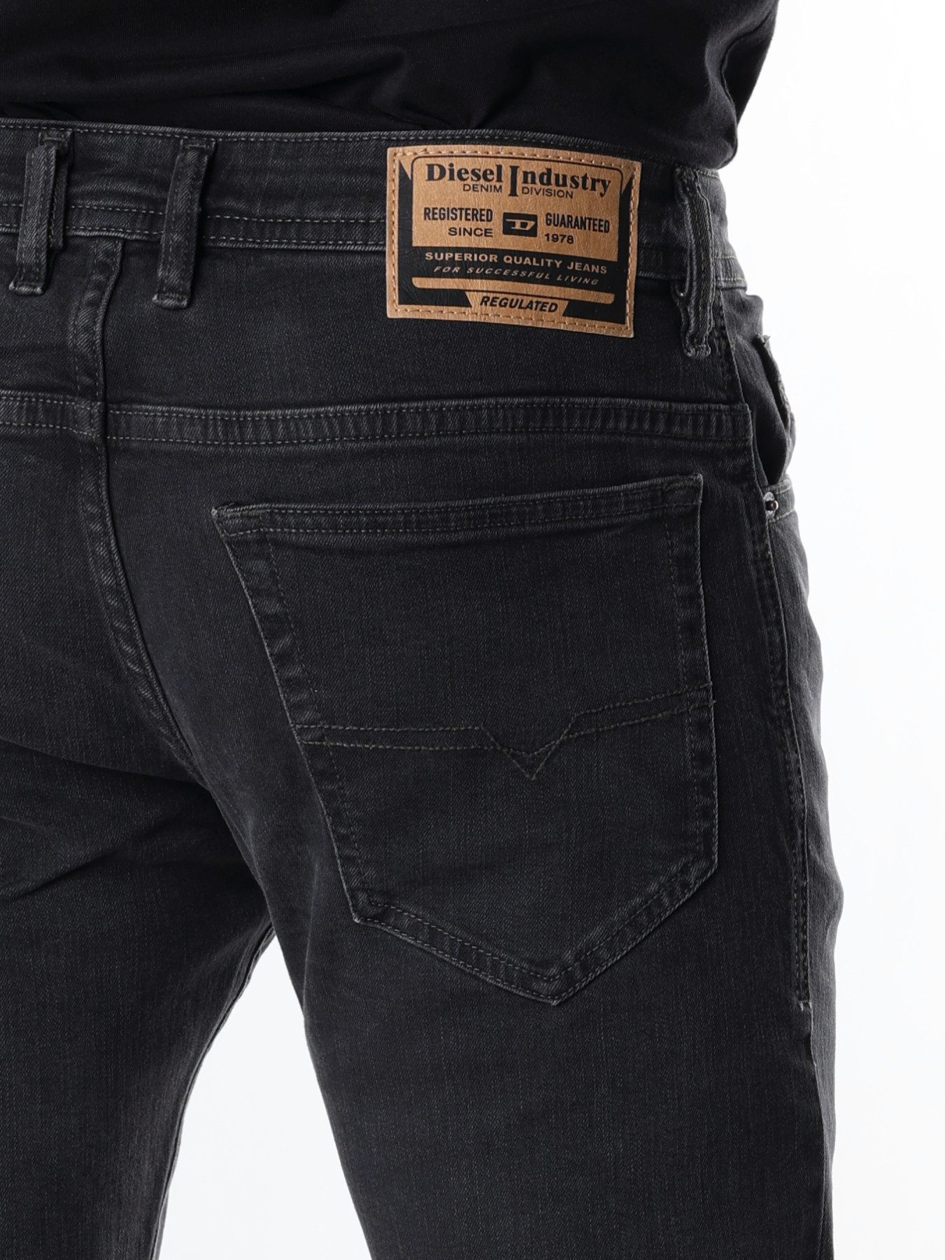 Diesel Slim-fit-Jeans niedrige Leibhöhe - THOMMER-R - Länge:32 Leichter Denim, mittlerer bis hoher Stretch – Bild 4 von 4