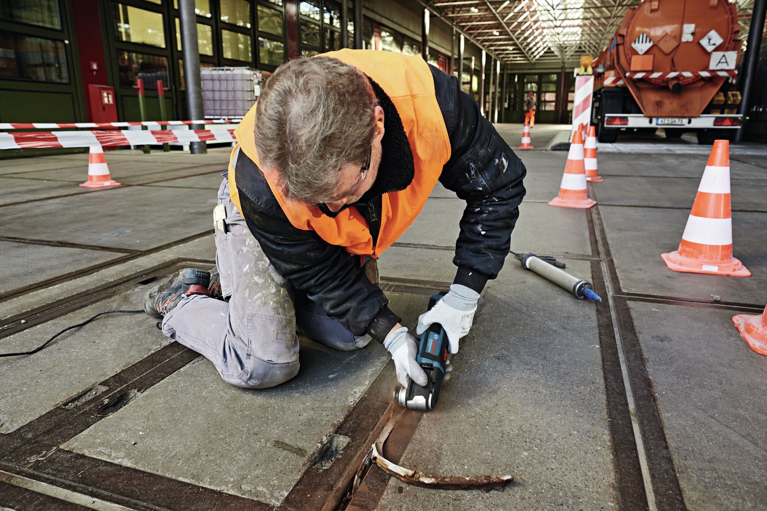 Bosch Professional Elektro-Multifunktionswerkzeug GOP 55-36, Multi-Cutter - im Karton