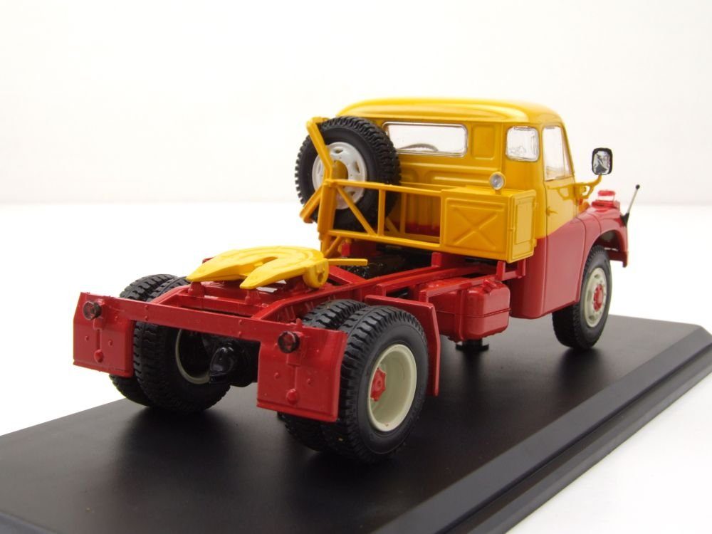 Premium ClassiXXs Modellauto Tatra T138 NT 4x4 Zugmaschine gelb rot, Maßstab 1:43