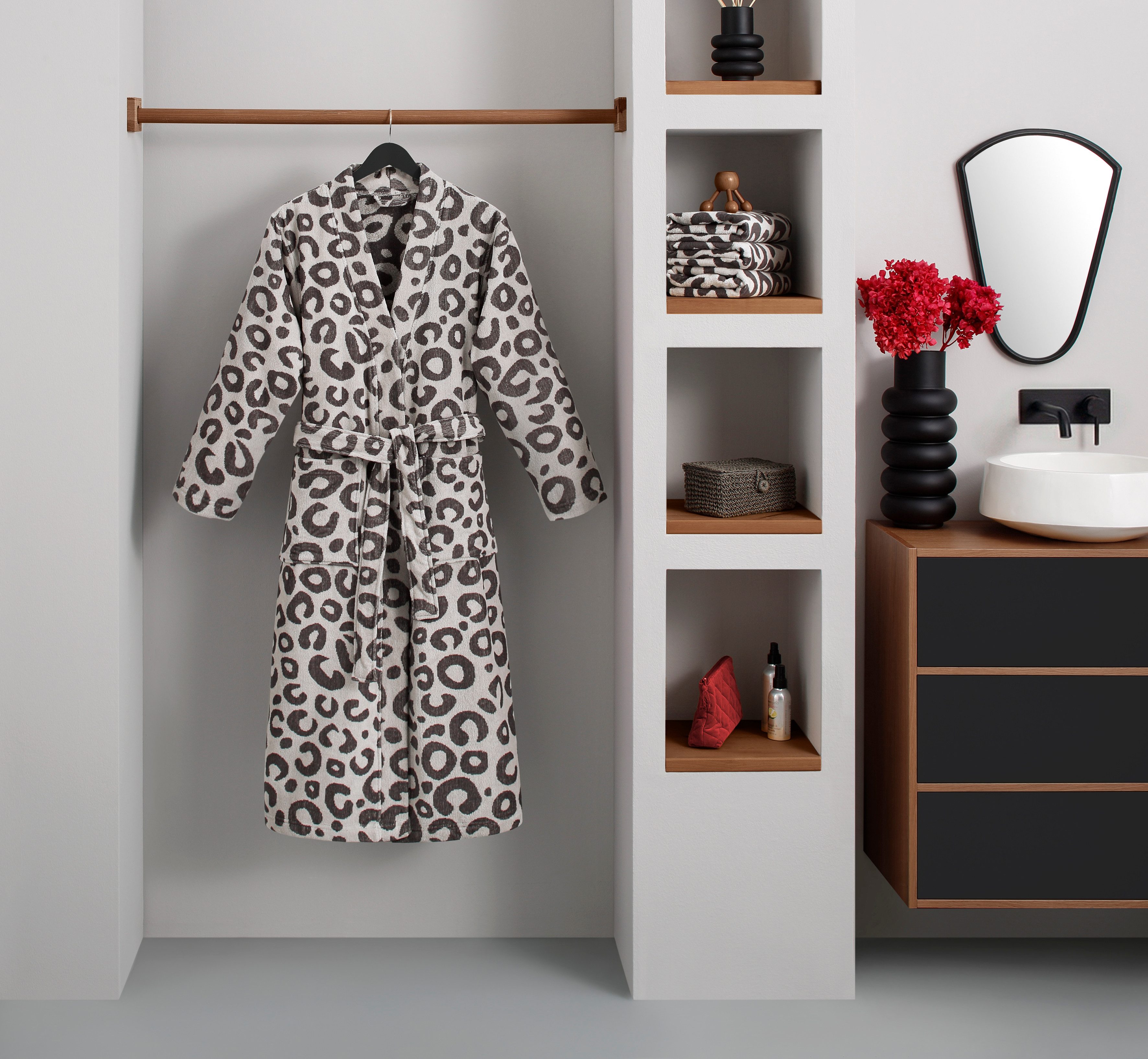 OTTO home Unisex-Bademantel Anna Leo, ideal für Sauna & Spa, Hotelbademantel, Morgenmantel, Langform, Walkfrottee, Kimono-Kragen, Gürtel, für Damen & Herren, mit Taschen, S-3XL, mit trendigem Animal-Print