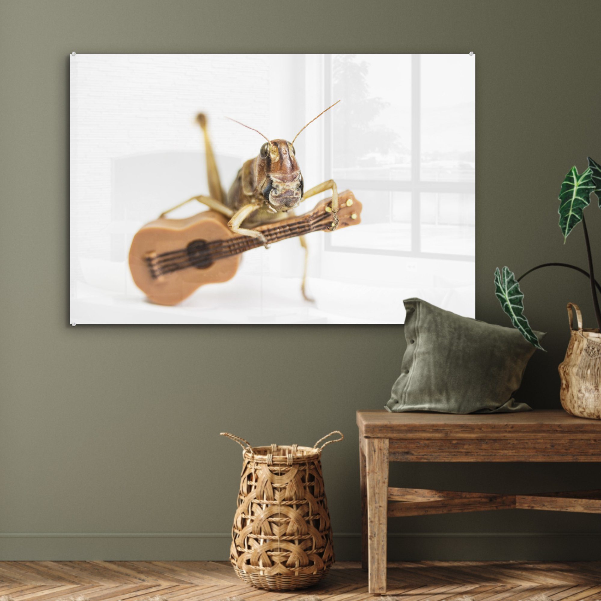 MuchoWow - Acrylglasbilder - Grashüpfer Gitarre & Wohnzimmer (1 Tiere, St), Acrylglasbild Schlafzimmer