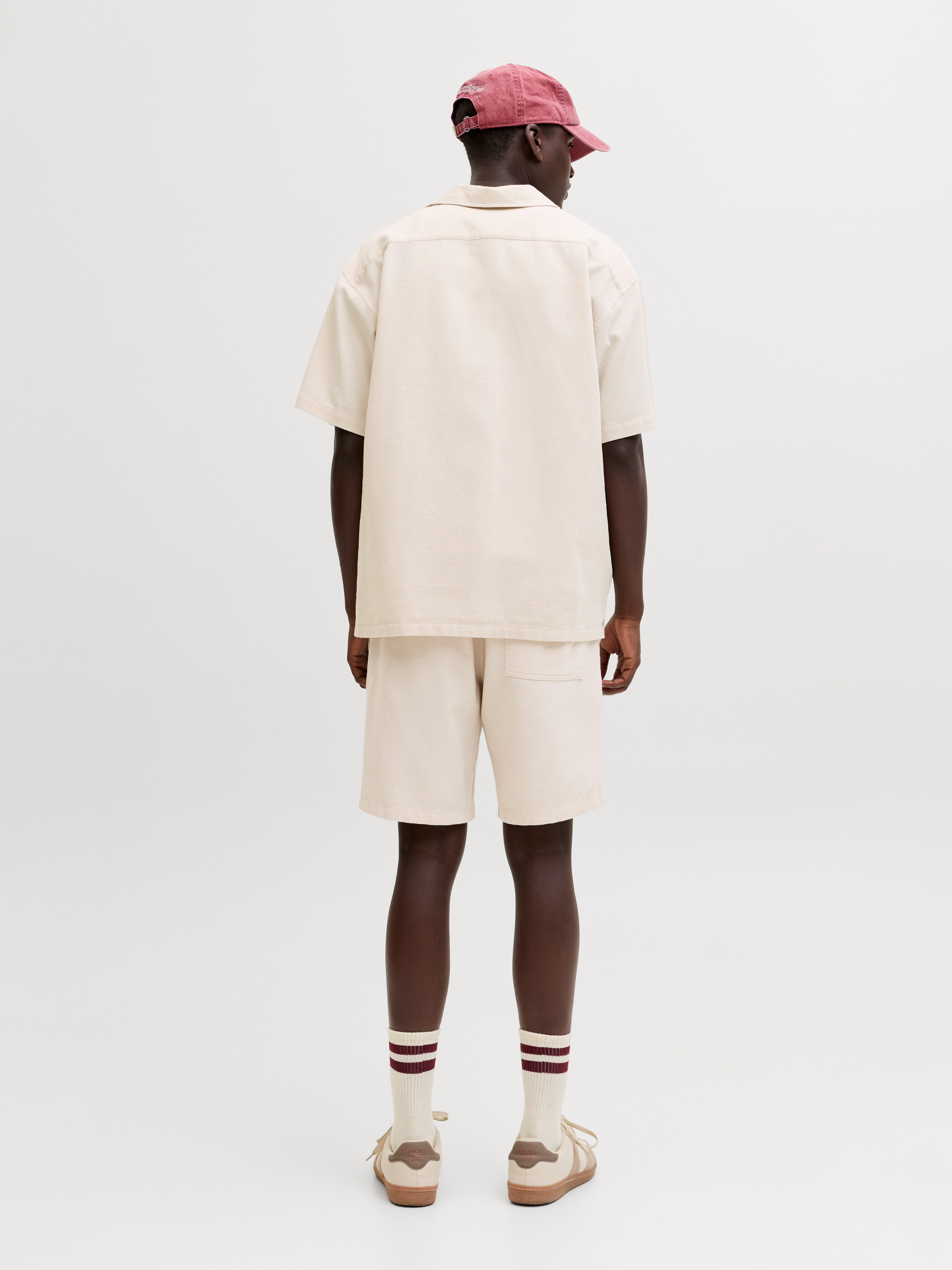 Jack & Jones Jogginghose JPSTJAIDEN WAFFLE RESORT SHORT REG mit elastischem Bund