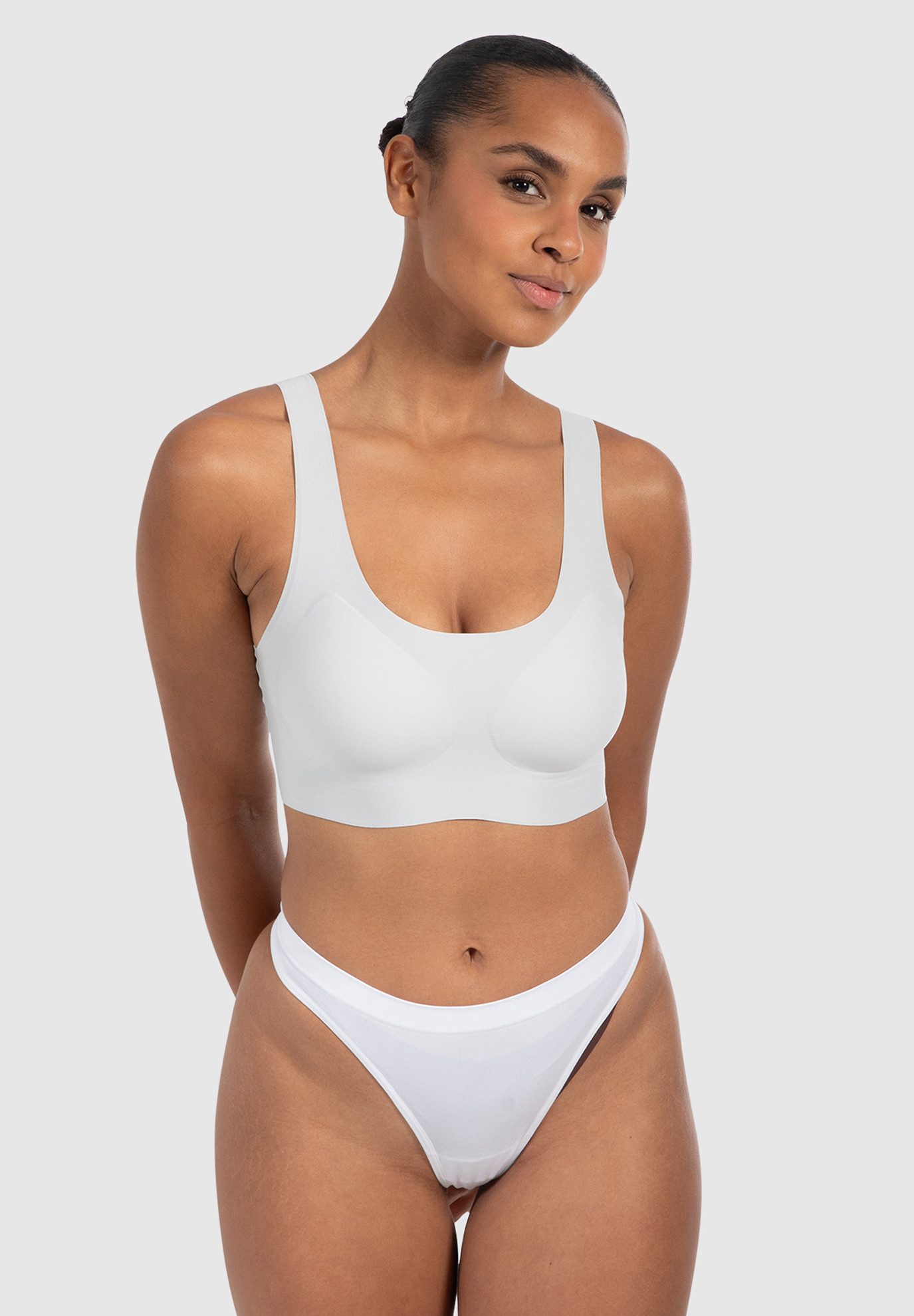 Bralette Nysa, Plunge Bralette, leicht bügellos Komfort BH, anpassbare Träger