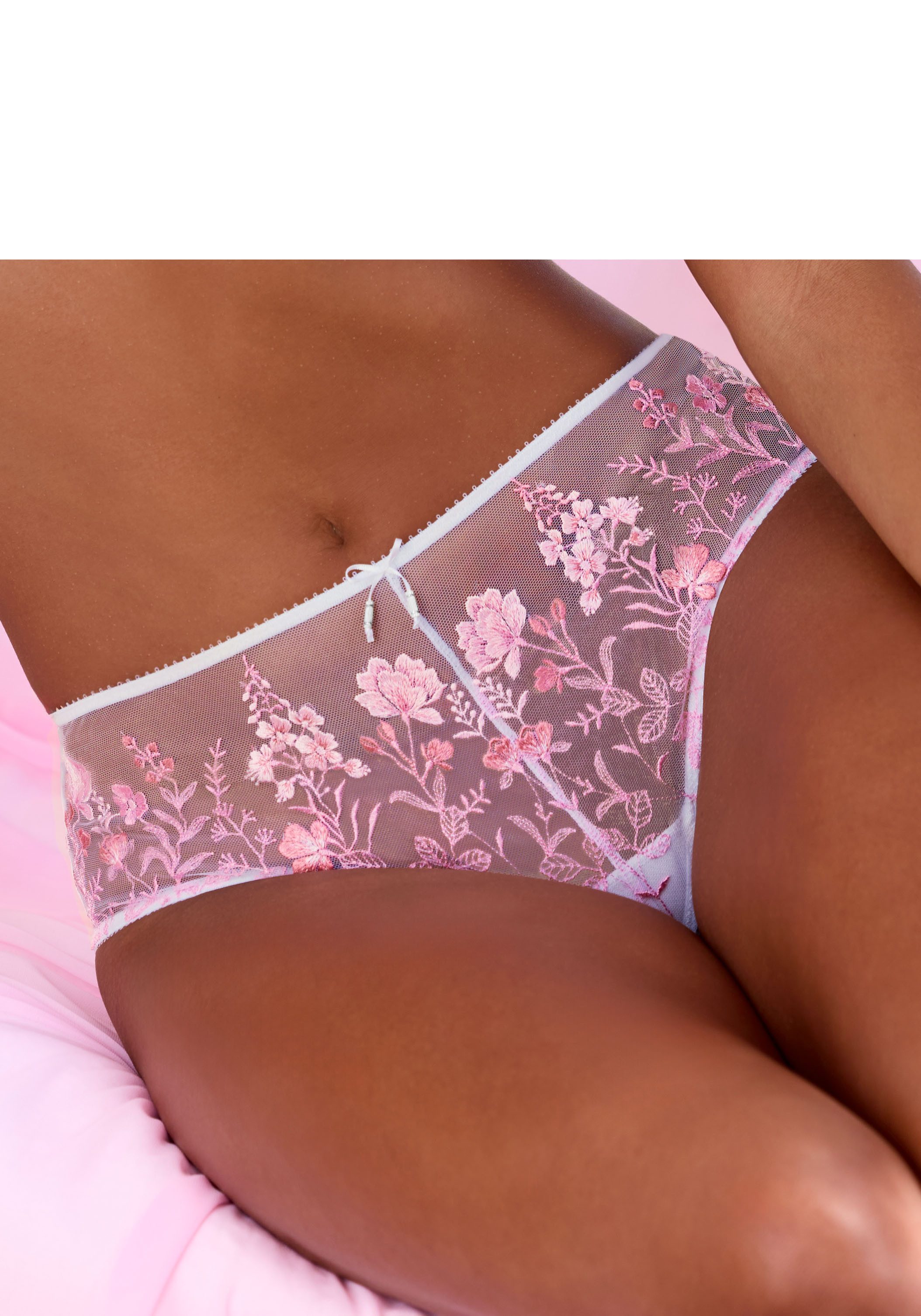 LASCANA Stringpanty Maria mit bunten Blumen aus Stickereispitze