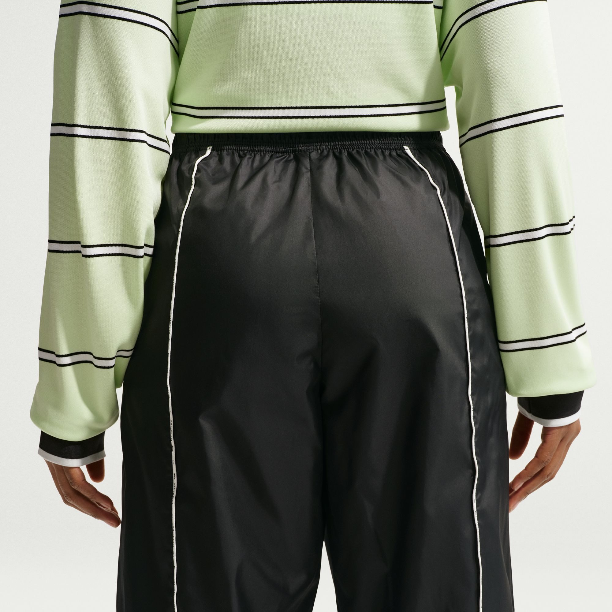 Nike Sportswear Trainingshose Nike Athletics Department Women's Woven Pants in mehreren Größen erhältlich