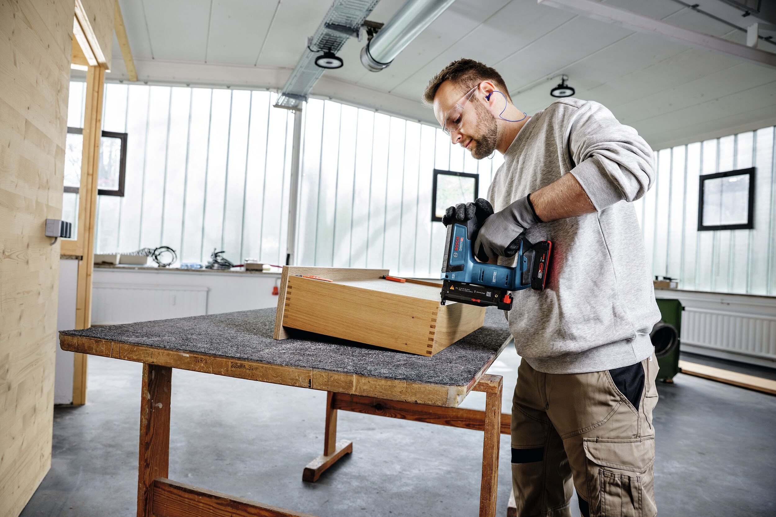 BOSCH Akku-Stauchkopfnagler GNH 18V-35, 18 in V, Holznagler Heavy Duty Ohne Akku - in L-BOXX 136