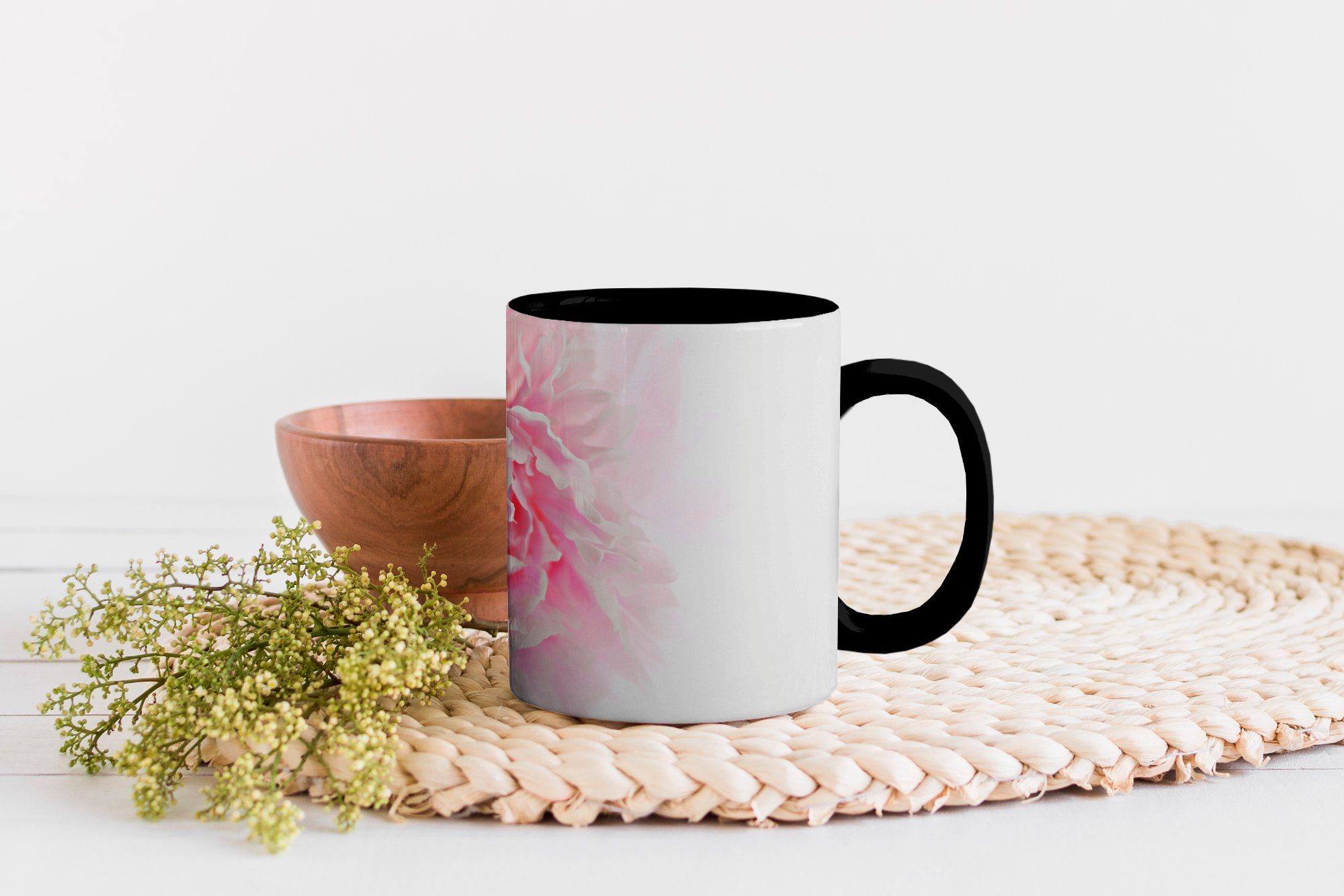 rosa Teetasse, Tasse eine Hintergrund, Draufsicht mit MuchoWow Kaffeetassen, weißem Pfingstrose Zaubertasse, Farbwechsel, Keramik, Geschenk auf