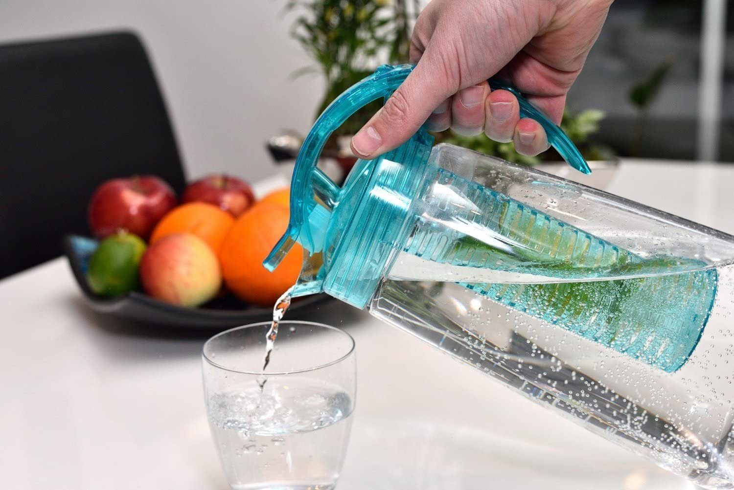 mit Frucht-Einsatz, l Wasserkrug Tritan 2 BPA-frei, Karaffe, Kunststoff-Karaffe türkis RUBBERNECK