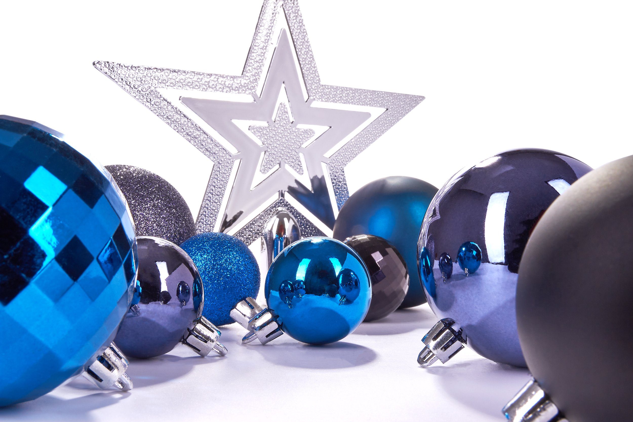 robust Weihnachtsdekoration Blau Christbaumschmuck Lila BRUBAKER Baumspitze, Weihnachtskugel-Set 50-teiliges Schwarz, edel Weihnachtsbaumkugel mit Kunststoff, und aus und