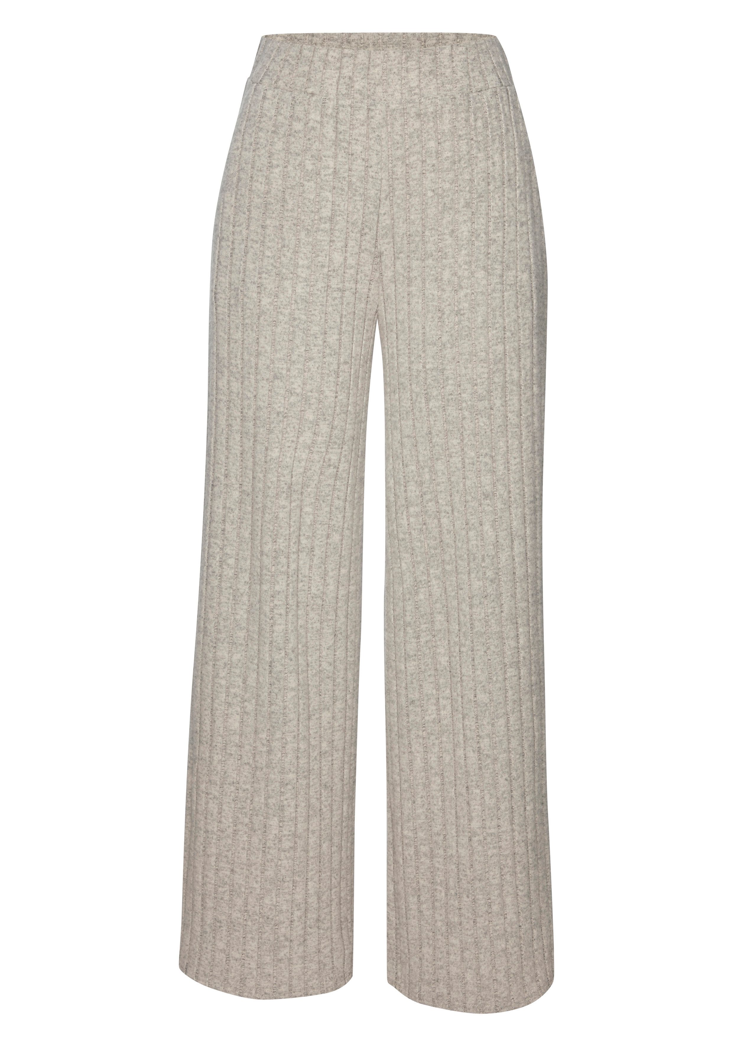 Vivance by Lascana Schlupfhose aus kuscheliger Rippware mit flauschigem Griff Relaxhose aus Rippstoff, bequeme Loungehose, lässige Jerseyhose. € 34,99