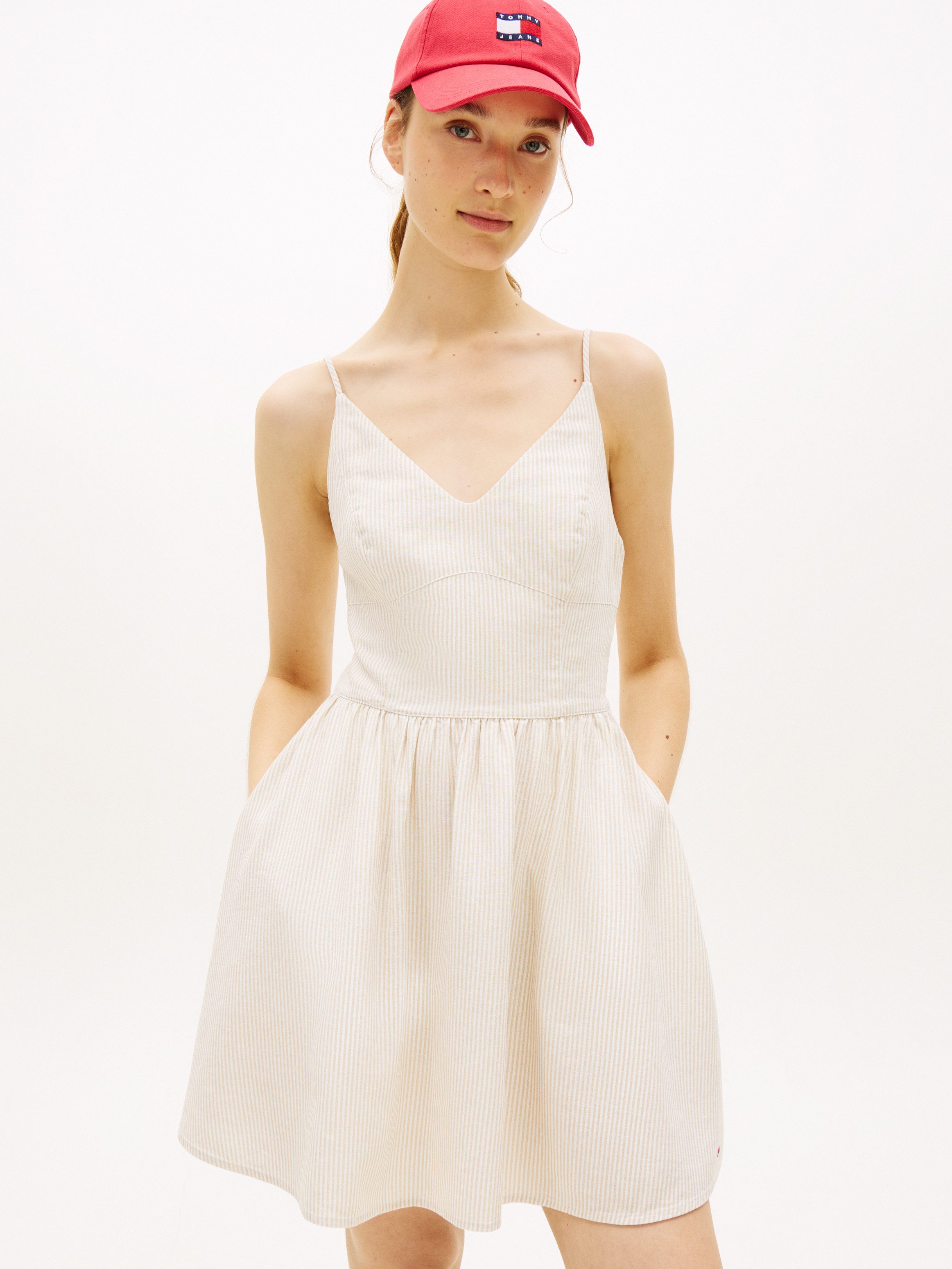 Tommy Jeans Minikleid TJW LINEN SKATER DRESS in Extra Slim Fit, Leinen-Mix