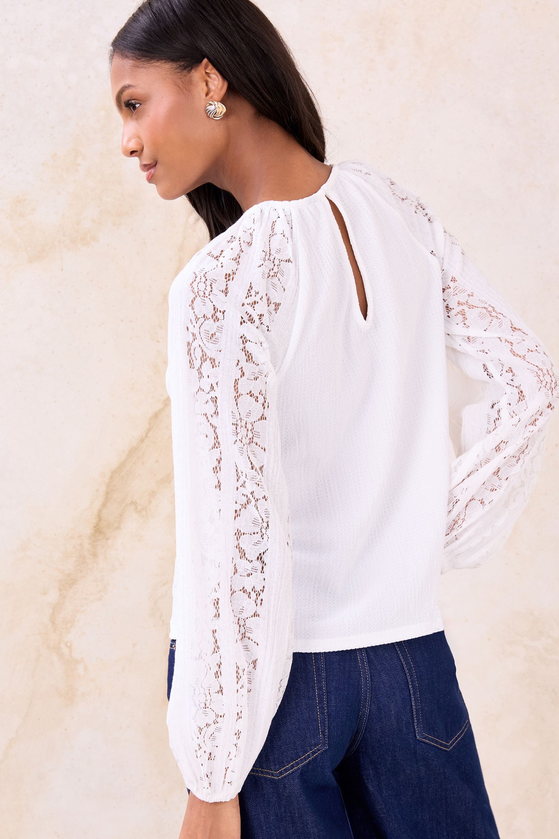 LIPSY Langarmbluse Lipsy Bluse mit Spitze und Blousonärmeln, Regular (1-tlg)