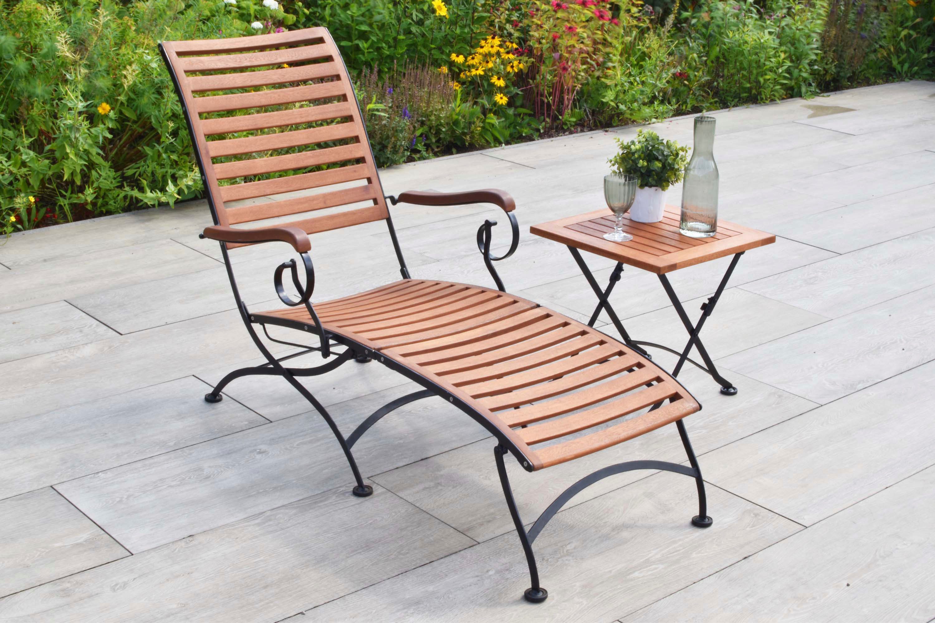 MERXX Gartenliege Schlossgarten, Set, 2 St., ergonomisches Design, mit Bodenschonern ausgestattet, inkl. Hocker