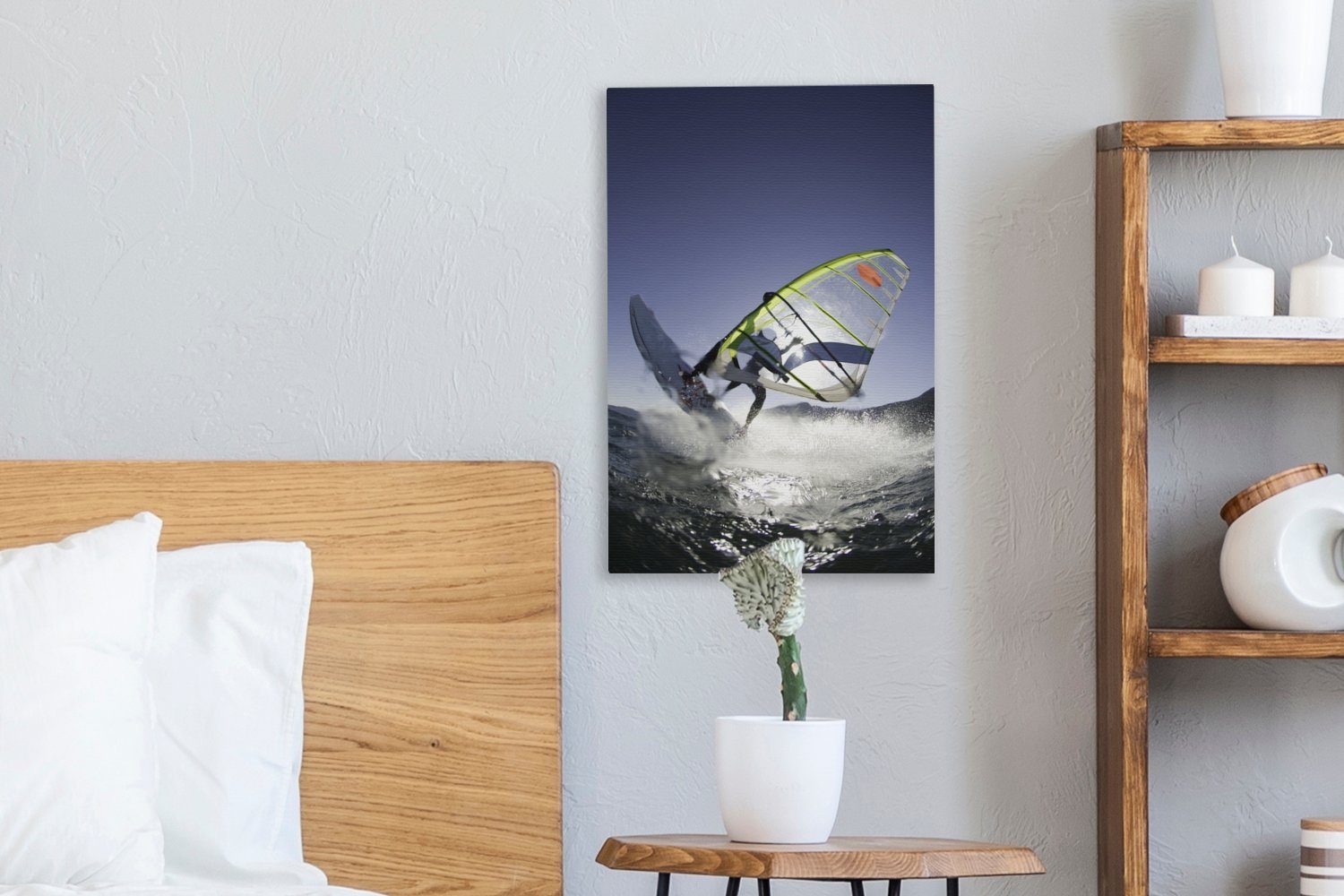 der, OneMillionCanvasses® Bei befindet Zackenaufhänger, fertig Leinwandbild einem Windschutzscheibe Windsurfer inkl. sich vor bespannt Gemälde, Leinwandbild (1 die 20x30 cm St),