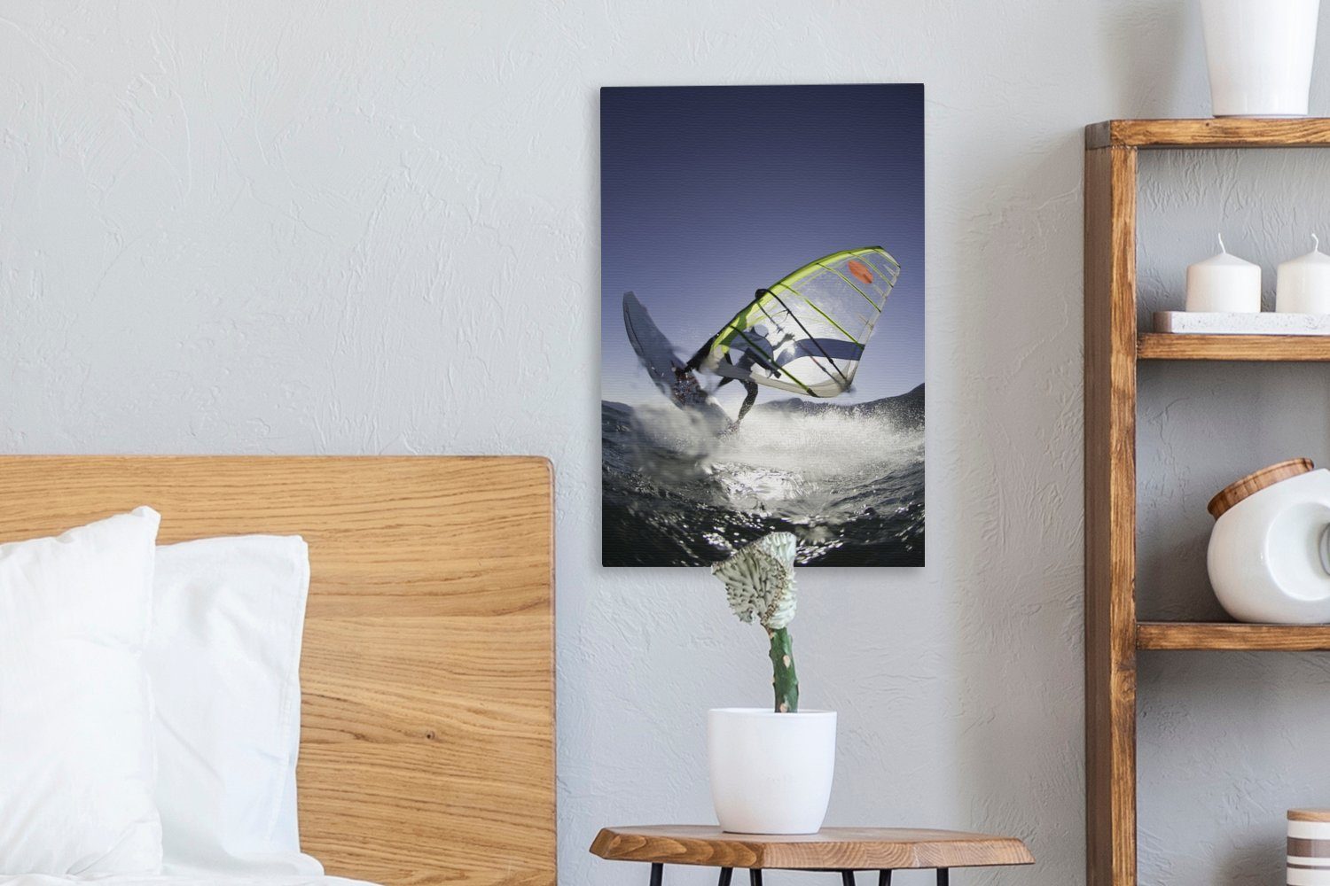 Zackenaufhänger, Windschutzscheibe fertig Gemälde, Leinwandbild 20x30 OneMillionCanvasses® Bei cm die vor Windsurfer inkl. Leinwandbild befindet St), bespannt sich einem (1 der,