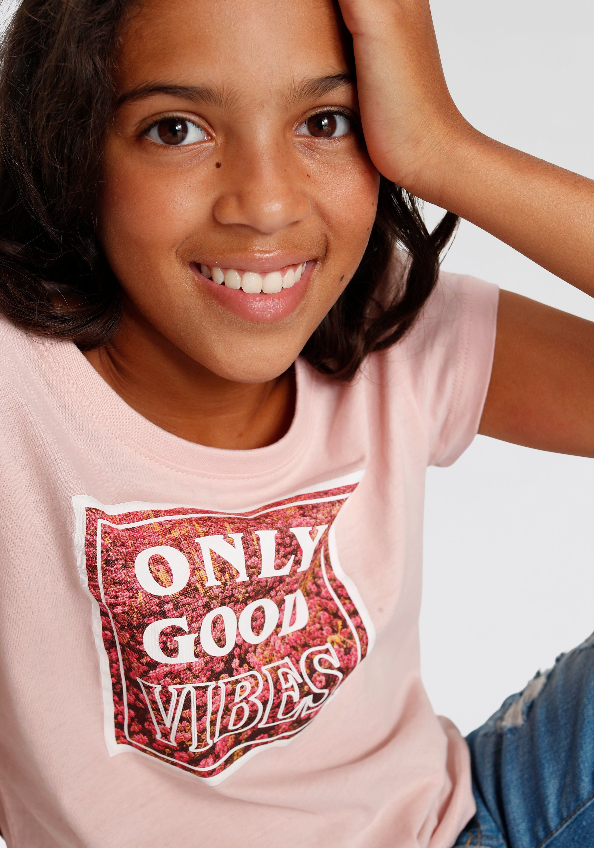 KIDSWORLD T-Shirt ONLY GOOD VIBES - Druck Kurzarm, gerade Passform, mit peppigen Statements und Sprüchen