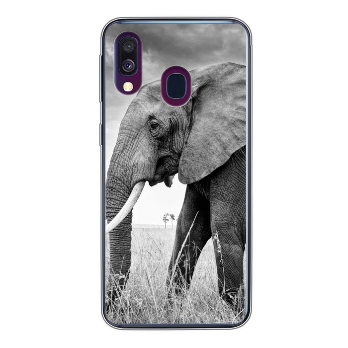 MuchoWow Handyhülle Elefant in der Ebene in Schwarz und Weiß Handyhülle Samsung Galaxy A40 Smartphone-Bumper Print Handy