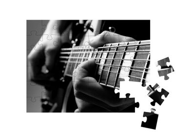 puzzleYOU Puzzle Das Spiel mit einer Gitarre, 48 Puzzleteile, puzzleYOU-Kollektionen Musik, Menschen