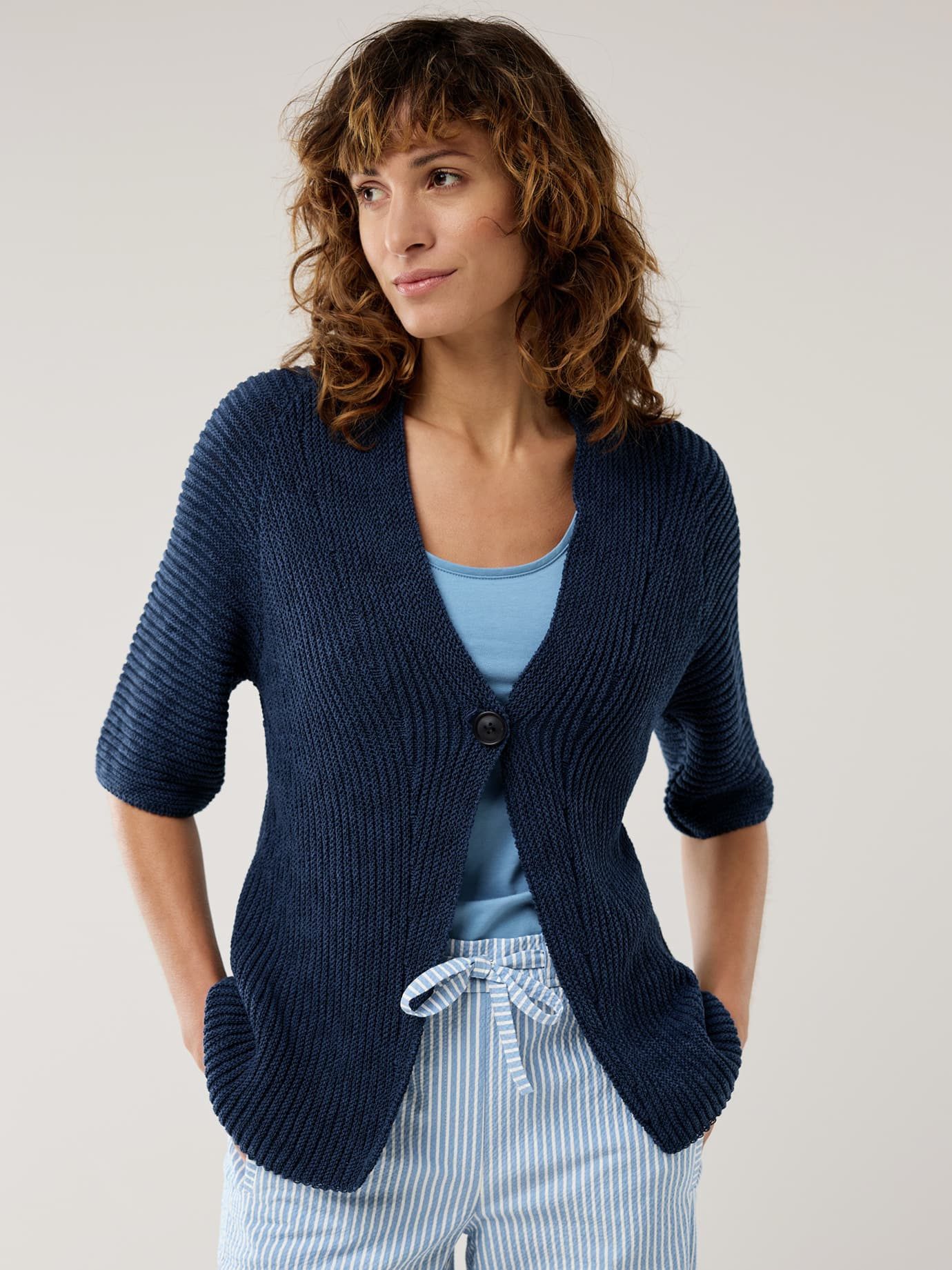 Walbusch Strickweste Damen Strickweste aus Bändchengarn V-Ausschnitt Regular pflegeleicht Atmungsaktiver Baumwollmix, Rippenstruktur, modischer 1‑Knopf