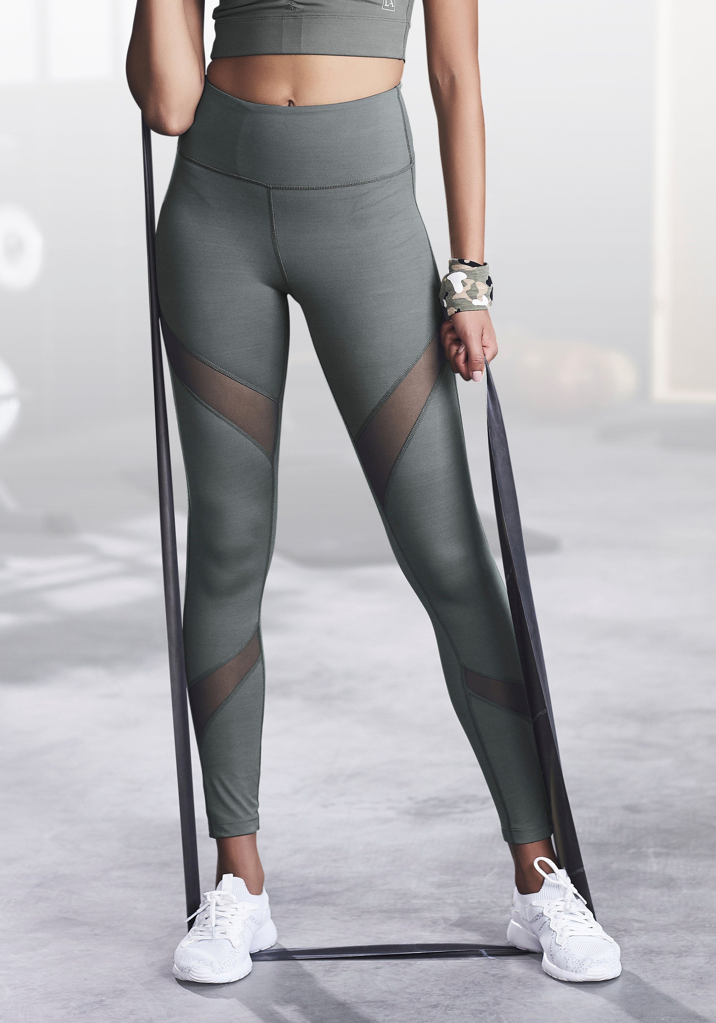 LASCANA ACTIVE Funktionsleggings -Sport Leggings mit kleiner Raffung, Loungewear khaki