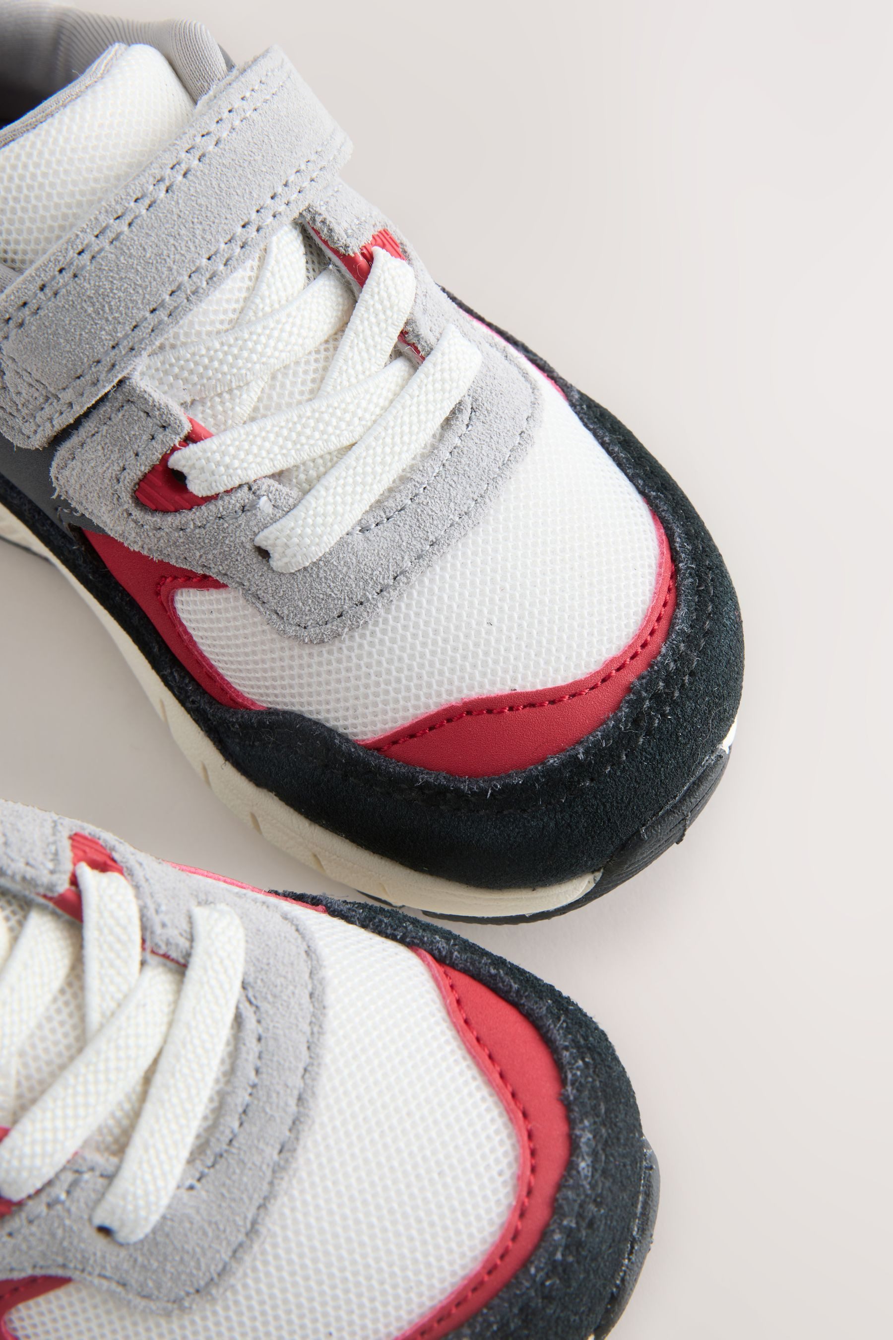 Next Elastischer Sportschuh mit Schnürung Sneaker (1-tlg)