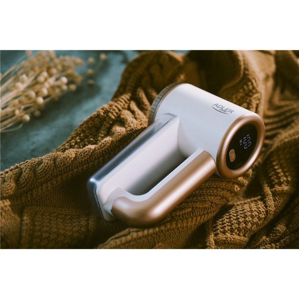 ADLER EUROPE Fusselrasierer AD 9617 Fusselentferner LCD, elektrisch, Stoffrasierer, Akku, USB-C, 3 Geschwindigkeiten, Edelstahlklingen, für Kleidung, weiß/gold