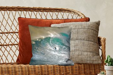 MuchoWow Dekokissen Surfer auf großen Wellen, Zierkissen mit Füllung für Wohzimmer, Schlafzimmer, Deko, Sofakissen