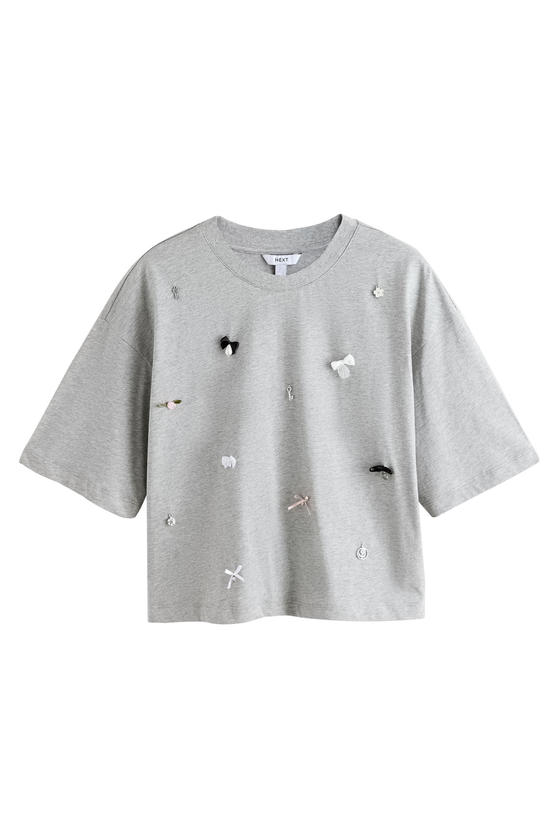 T-Shirt Kurzärmeliges T-Shirt mit funkelnden Anhängern