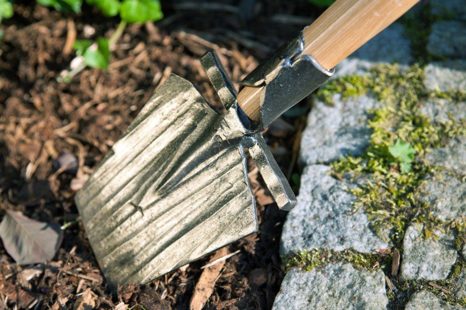 Thumbnail - Krumpholz Gartenpflege-Set Krumpholz Hohl- und Pflanzspaten mit Tritt und Eschen-T-Stiel (80 cm)