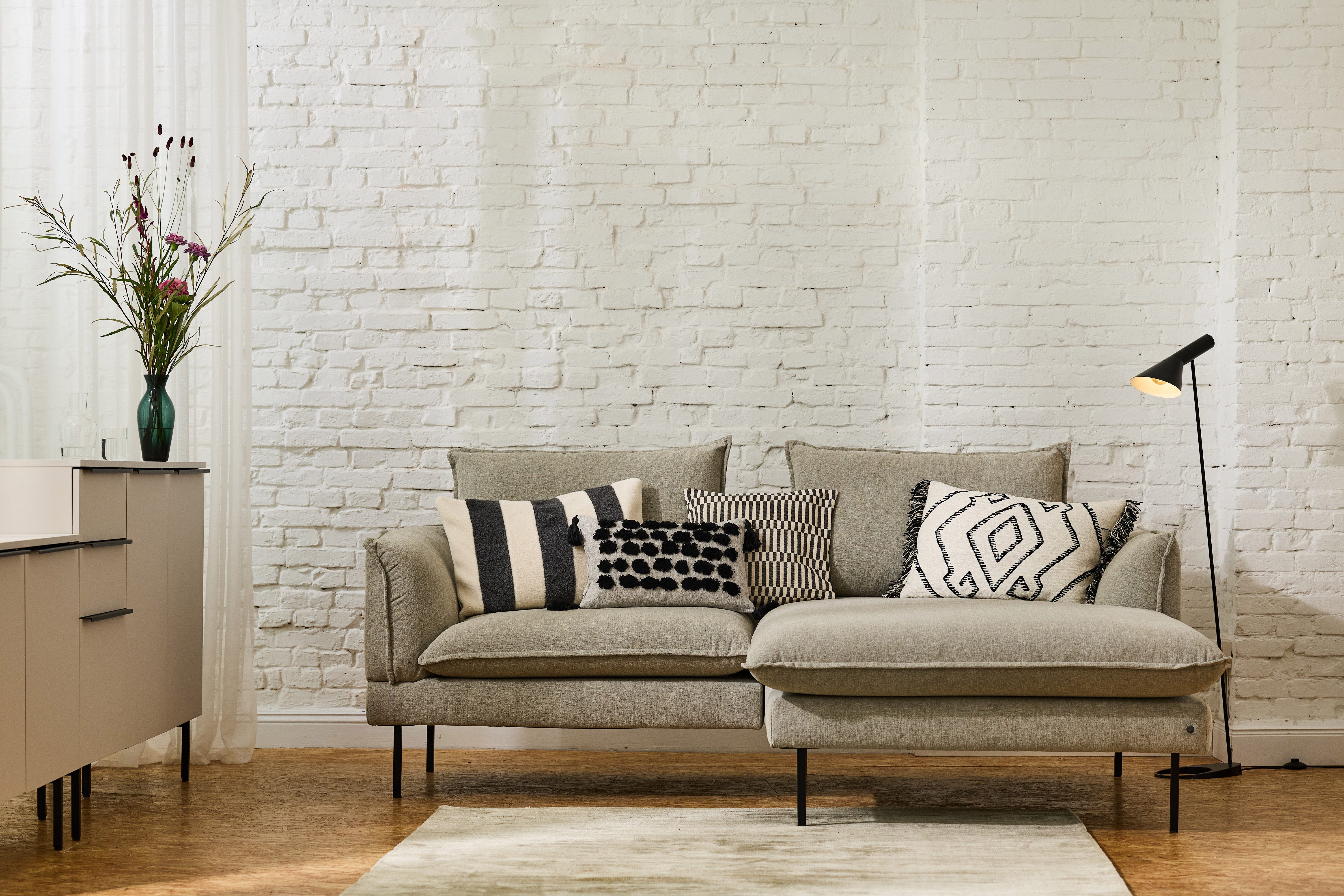 TOM TAILOR HOME Ecksofa WINGS mit leichter, schwebender Optik, stabile Metallfüße und weiche Kissenoptik