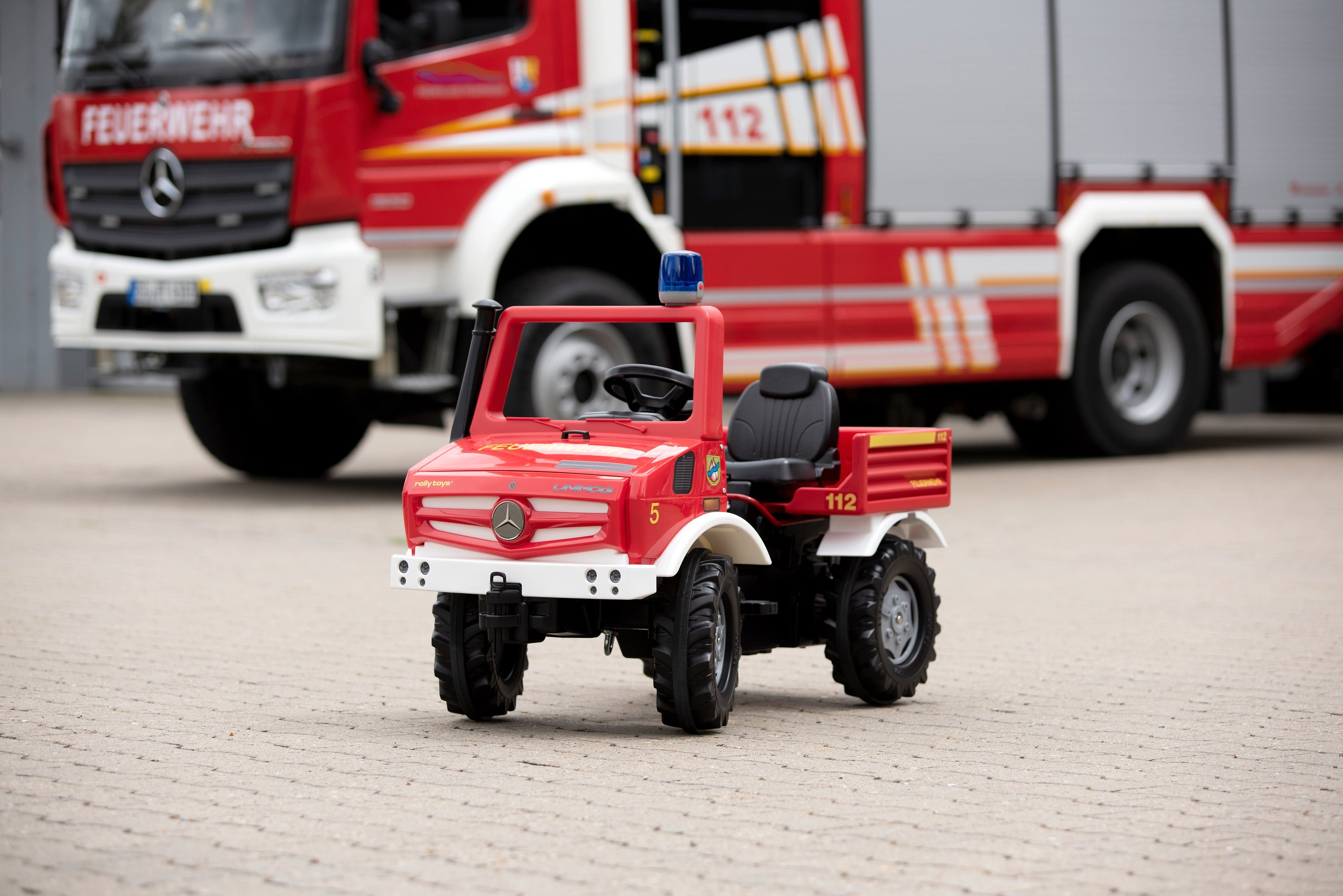 rolly toys® Tretfahrzeug rollyUnimog Fire, inkl. rollyFlashlight